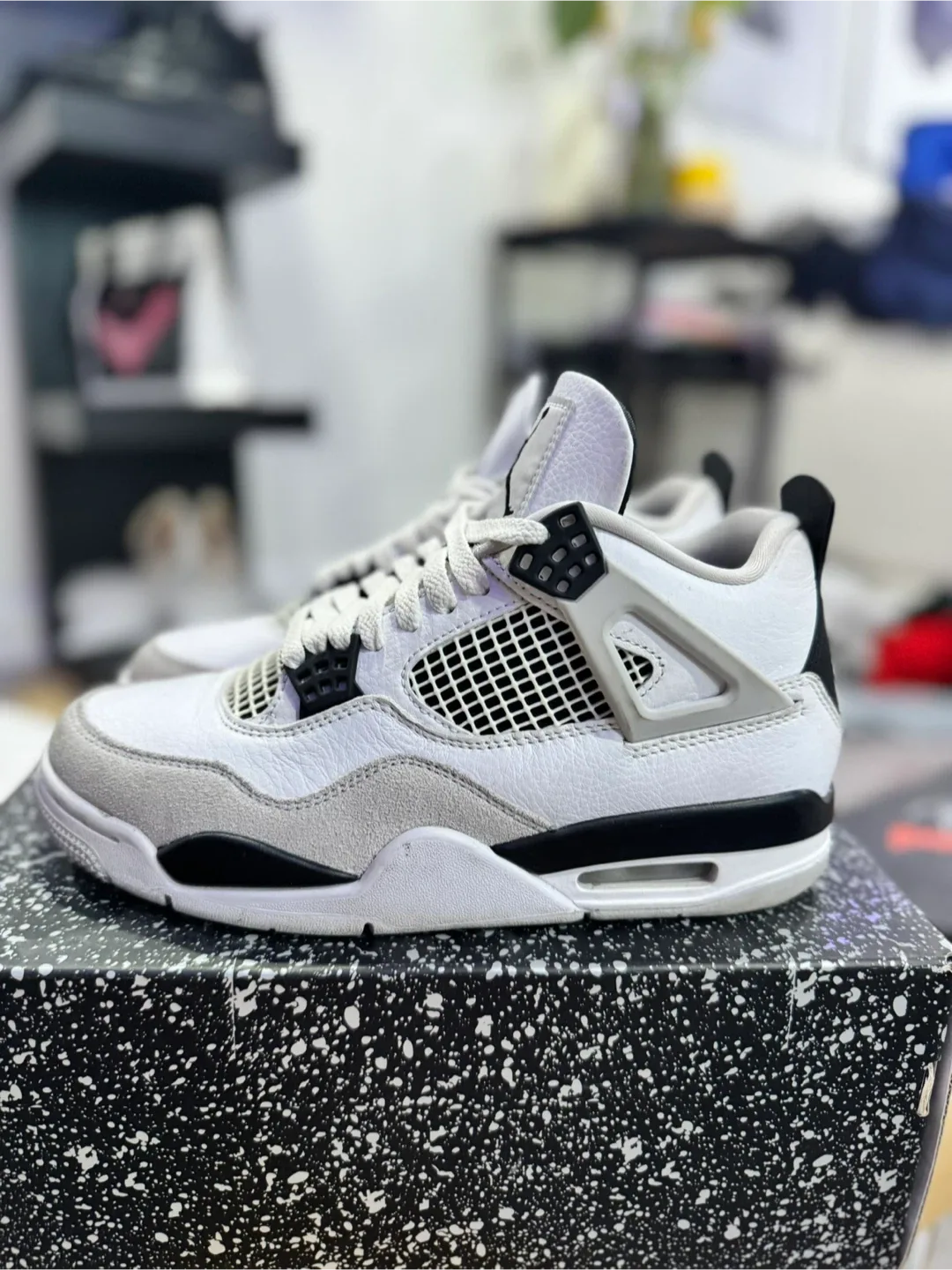 Air Jordan 4 Retro Military Black Size 8 image indicator(2)