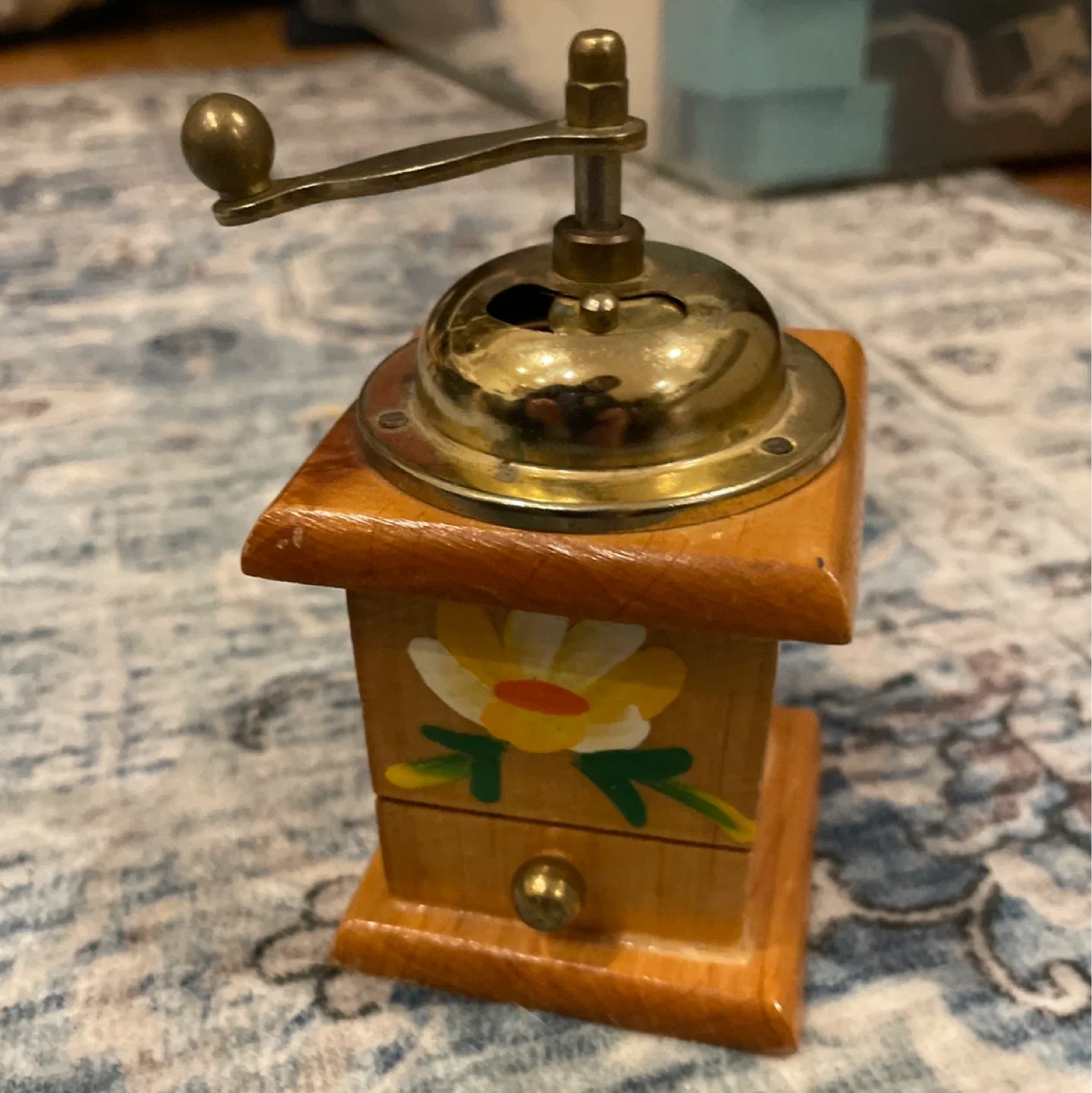 Vintage Roccaspinalveti Salt Grinder image indicator(2)