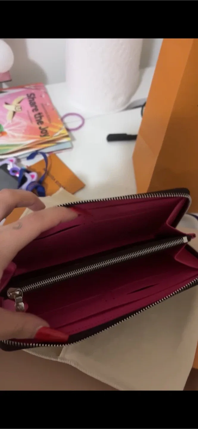 Louis Vuitton Clemence Wallet image indicator(4)