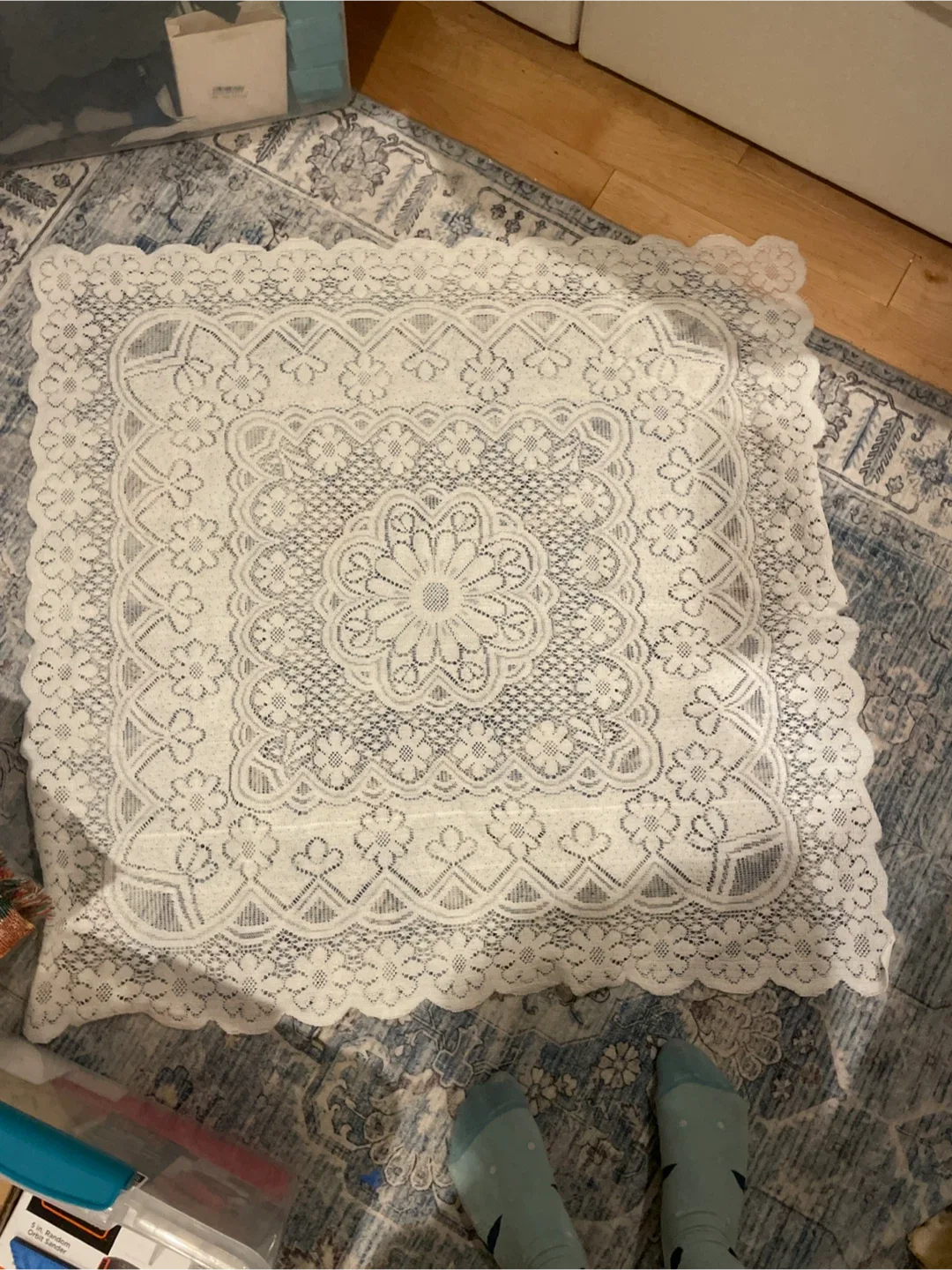 Small Lace Tablecloth - White image indicator(3)