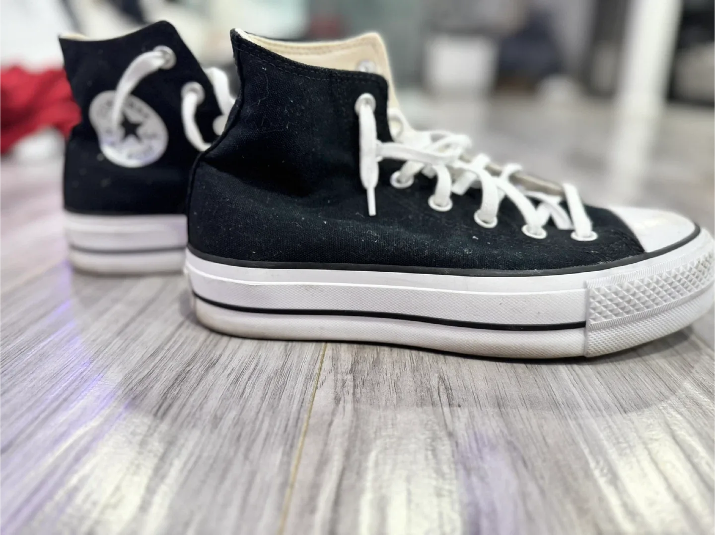 Converse - Multiple pairs image indicator(2)