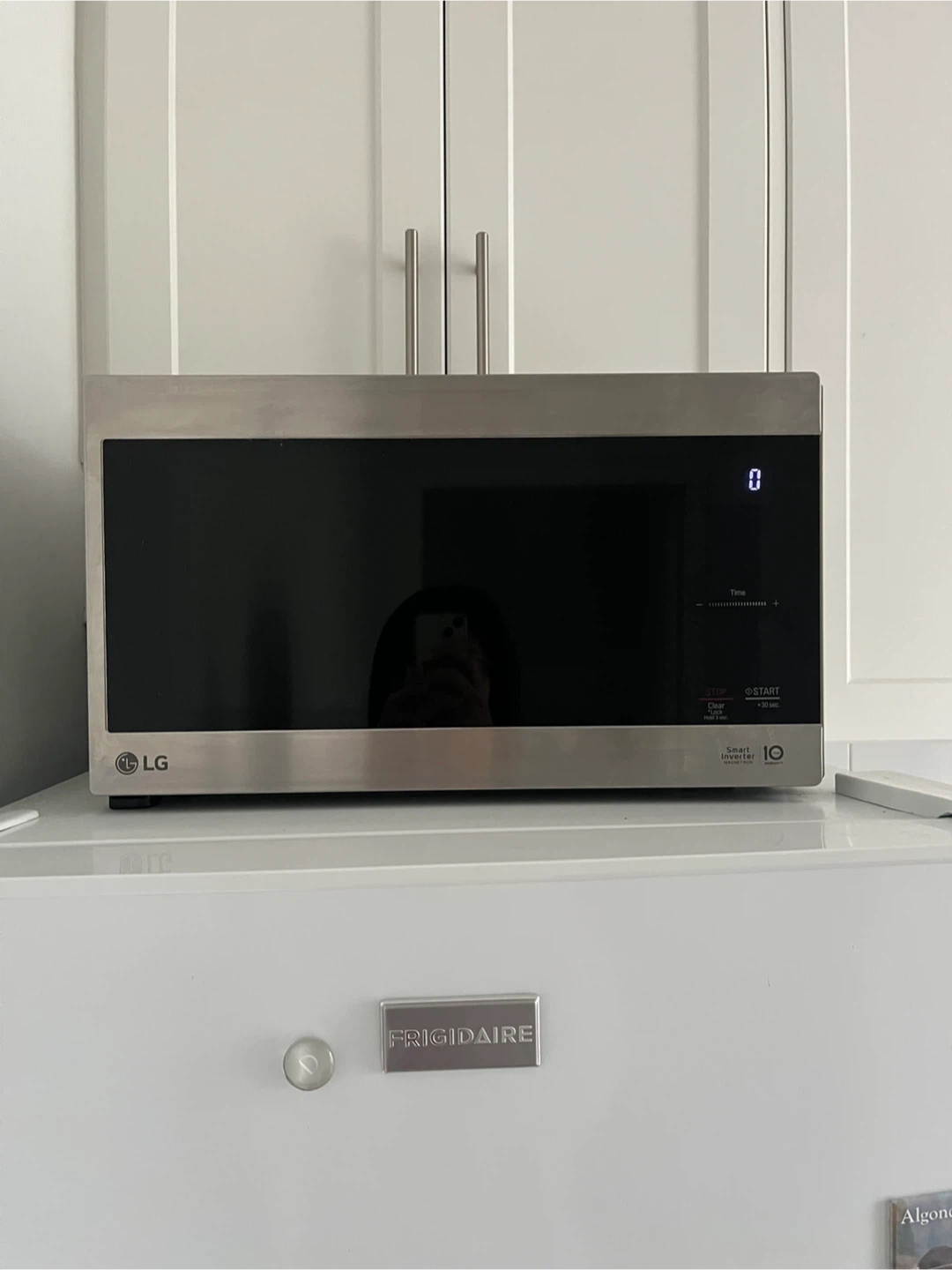LG Microwave 0.9 cu ft