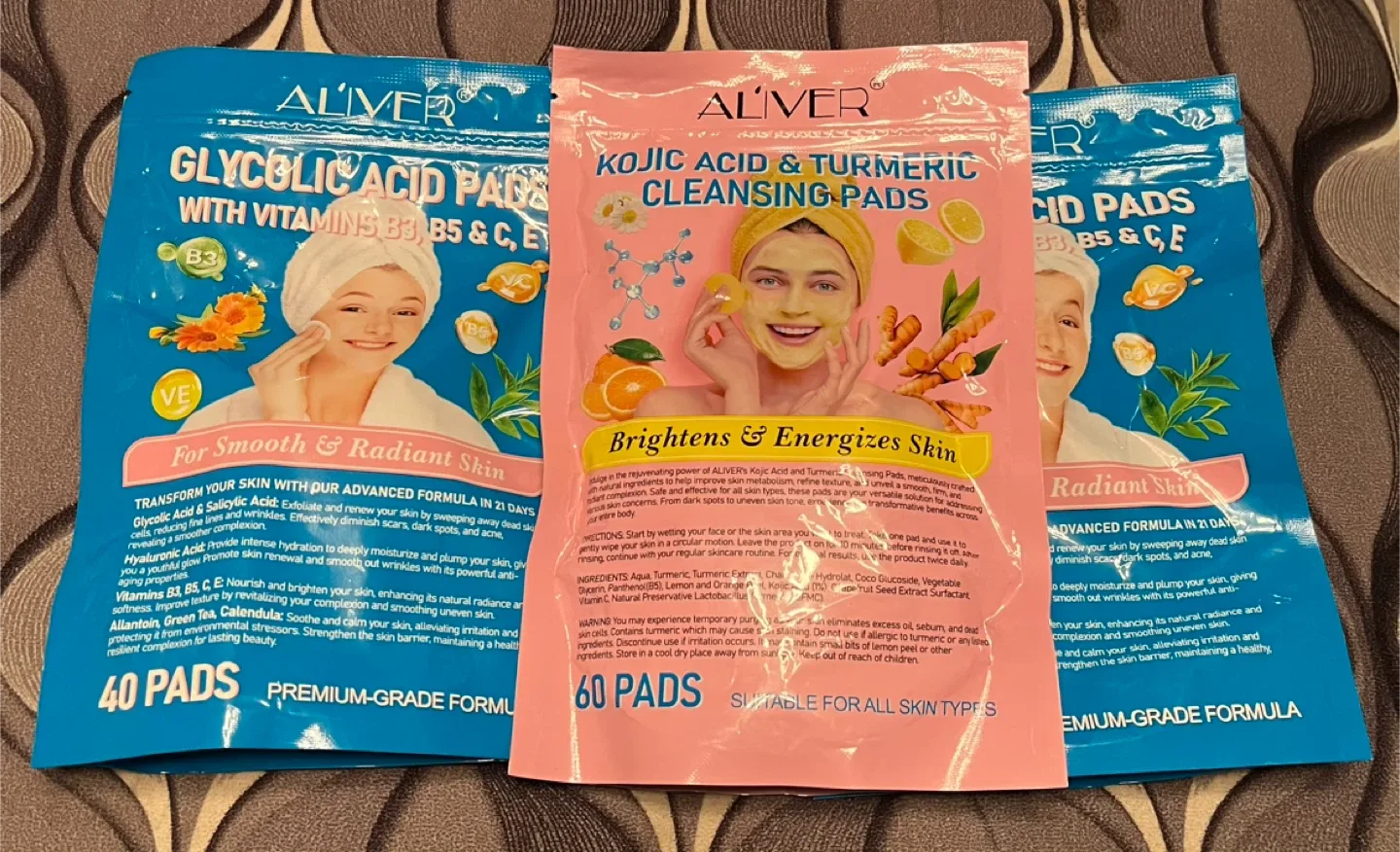 ALIVER Glycolic & Kojic Acid Cleansing Pads