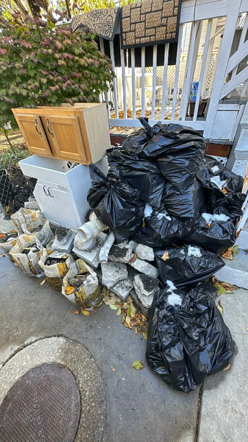 RYOFF Junk Removal – Same Day Service 🚛