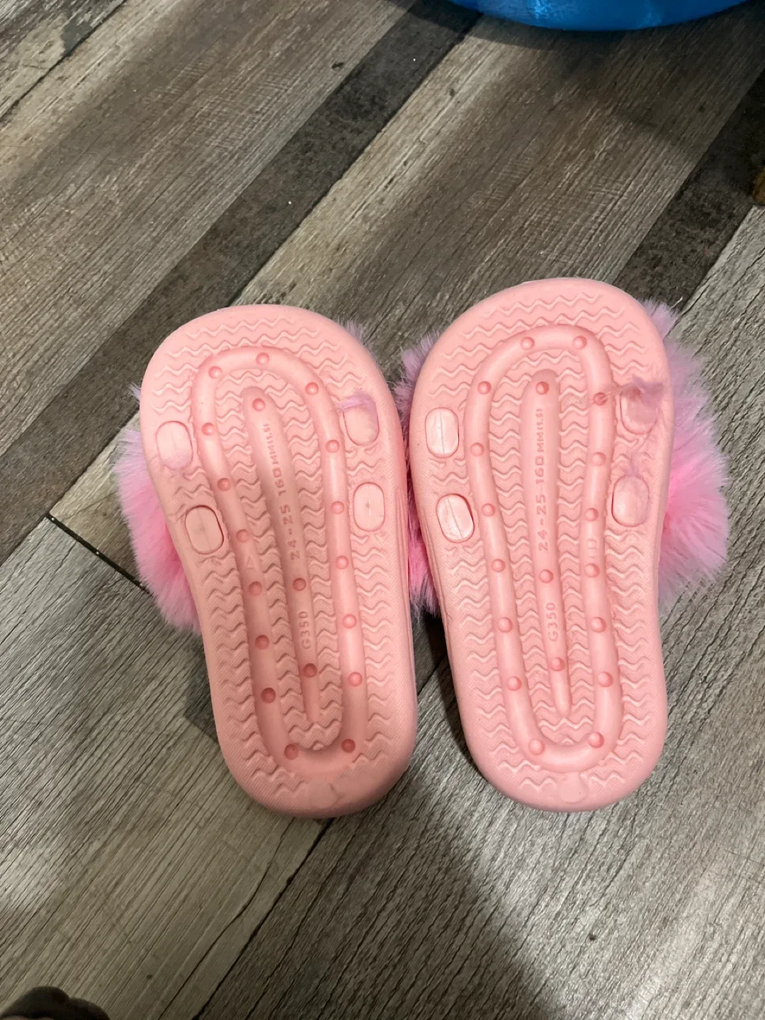 Pink  kids Furry Slides image indicator(2)