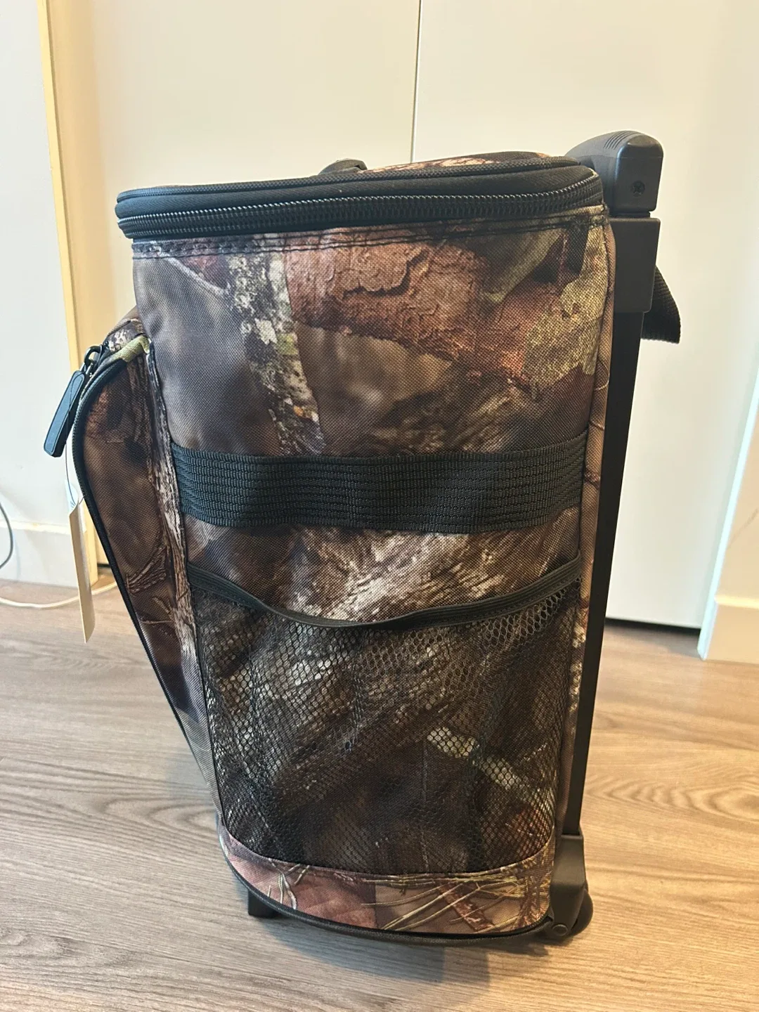 Uline Rolling Cooler – Camo | New With Tags | $70 image indicator(6)