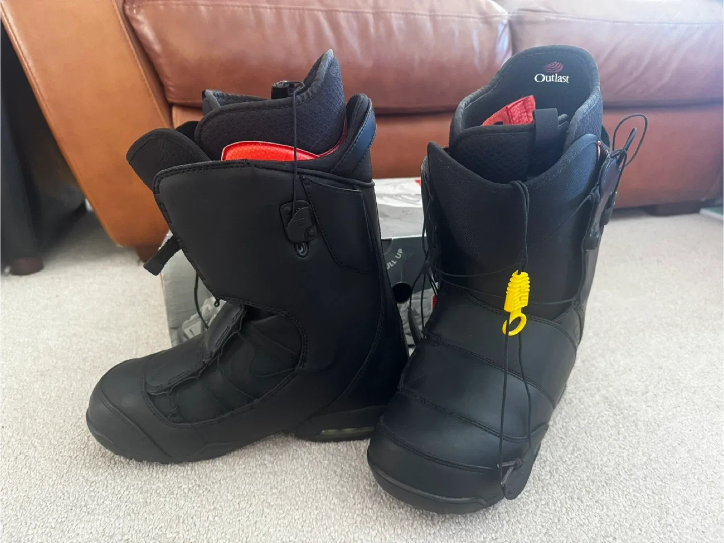 Burton Outlast Snowboard Boots.  Size 9 image indicator(4)