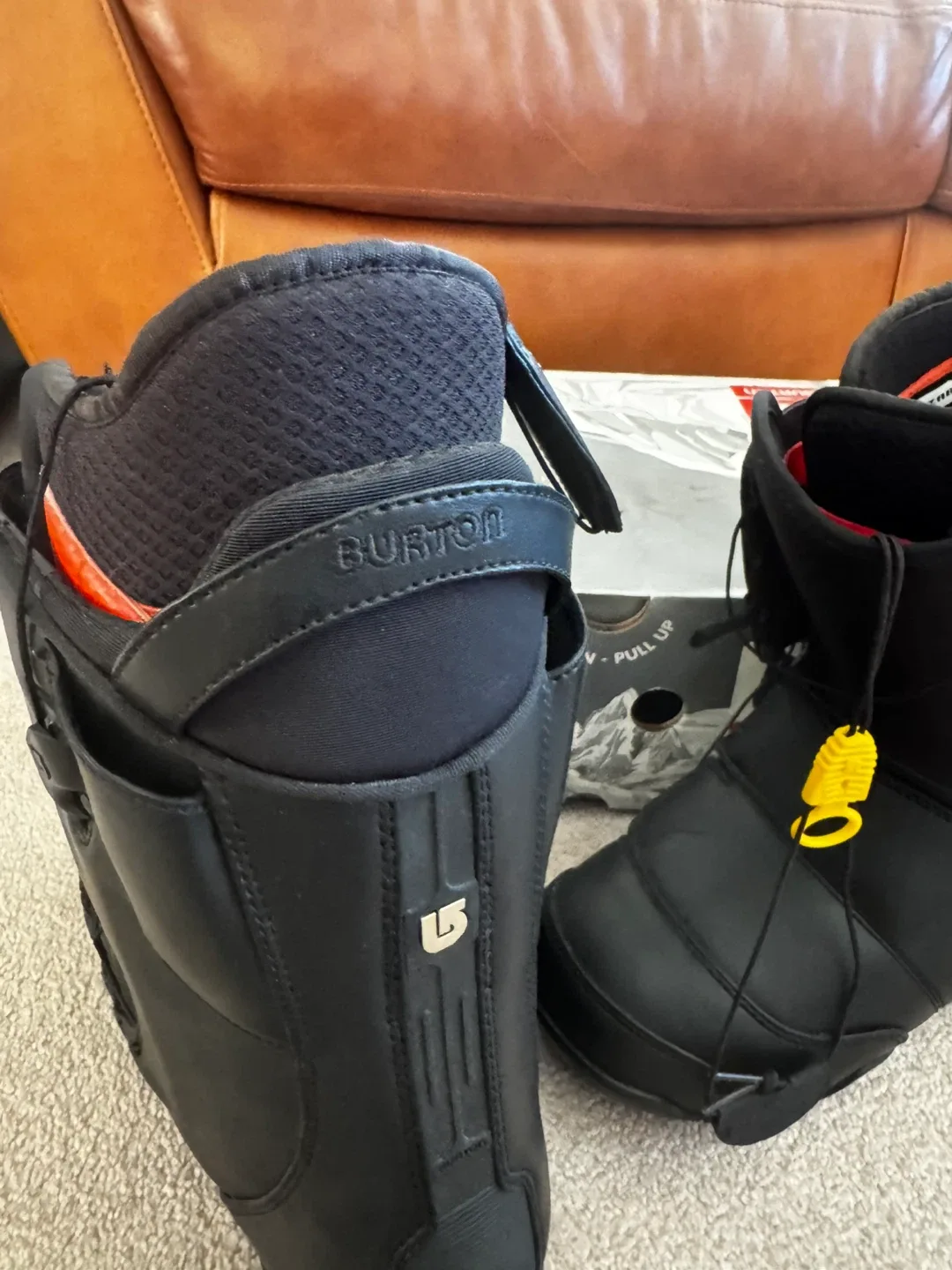 Burton Outlast Snowboard Boots.  Size 9 image indicator(3)