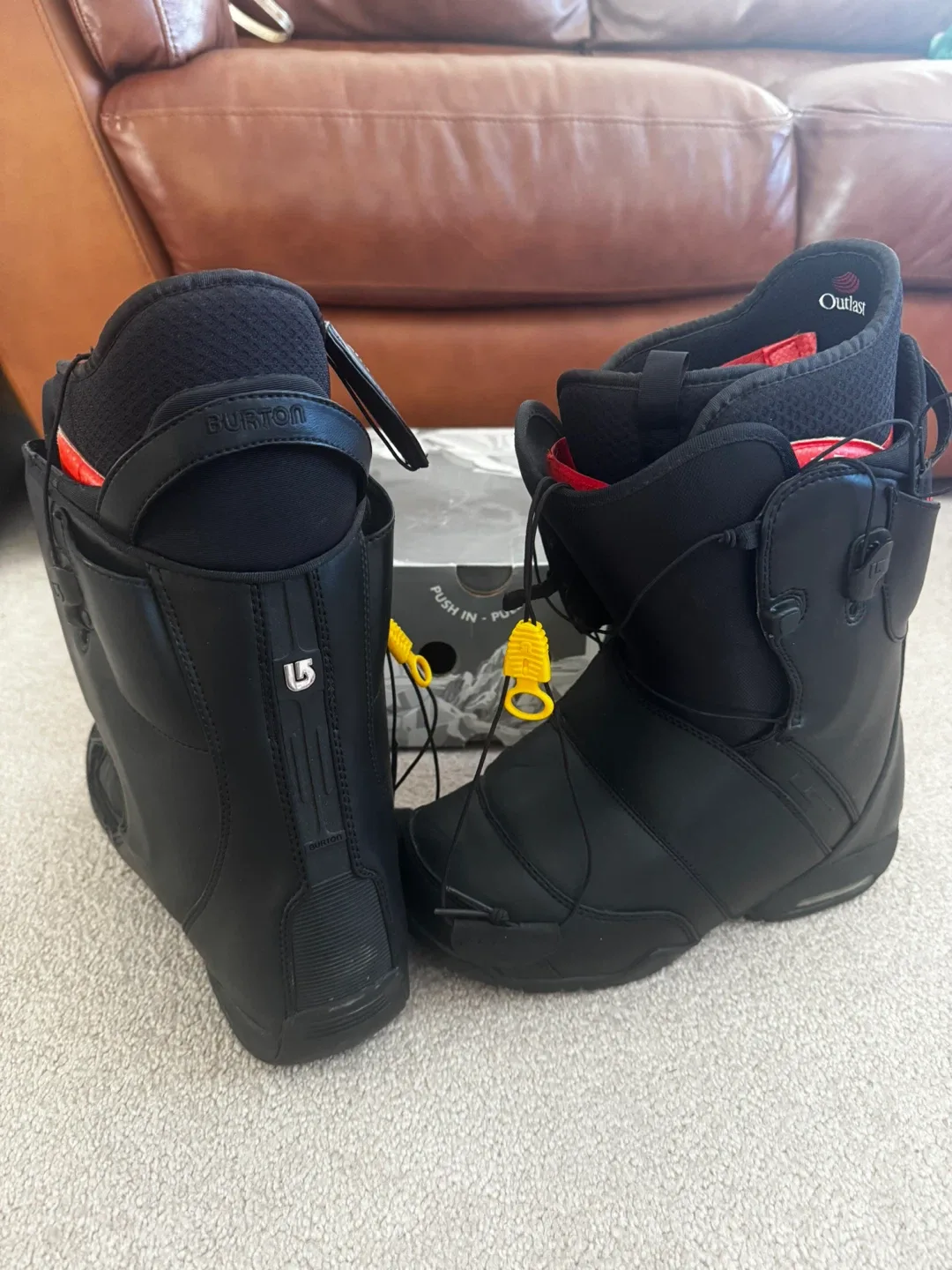 Burton Outlast Snowboard Boots.  Size 9 image indicator(2)