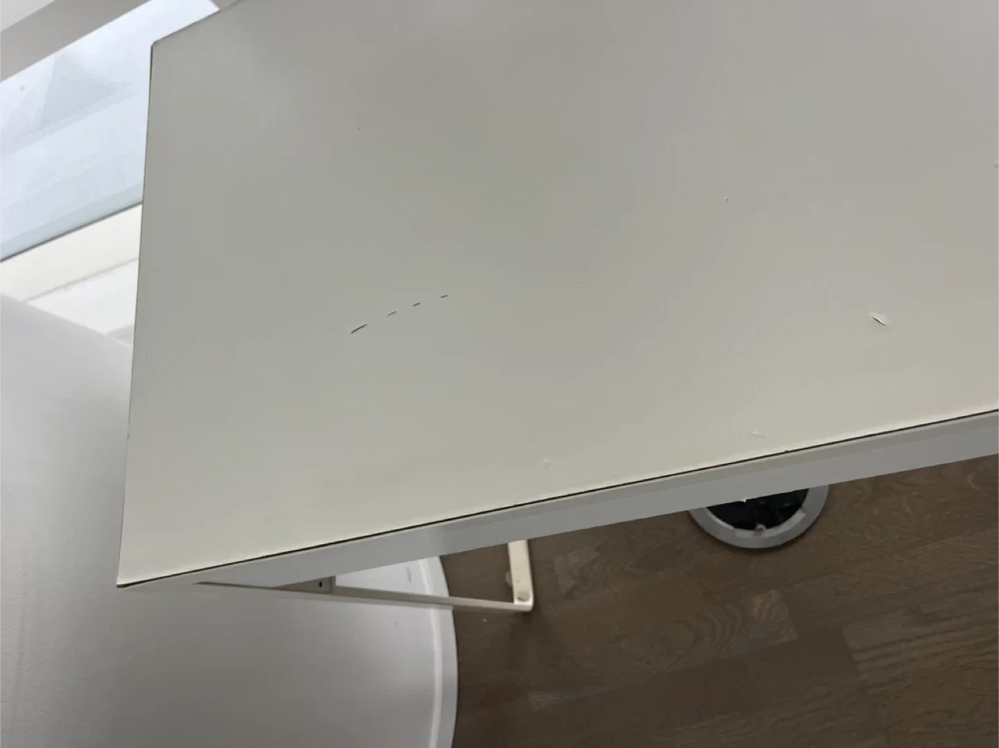 White Desk with Drawers image indicator(4)