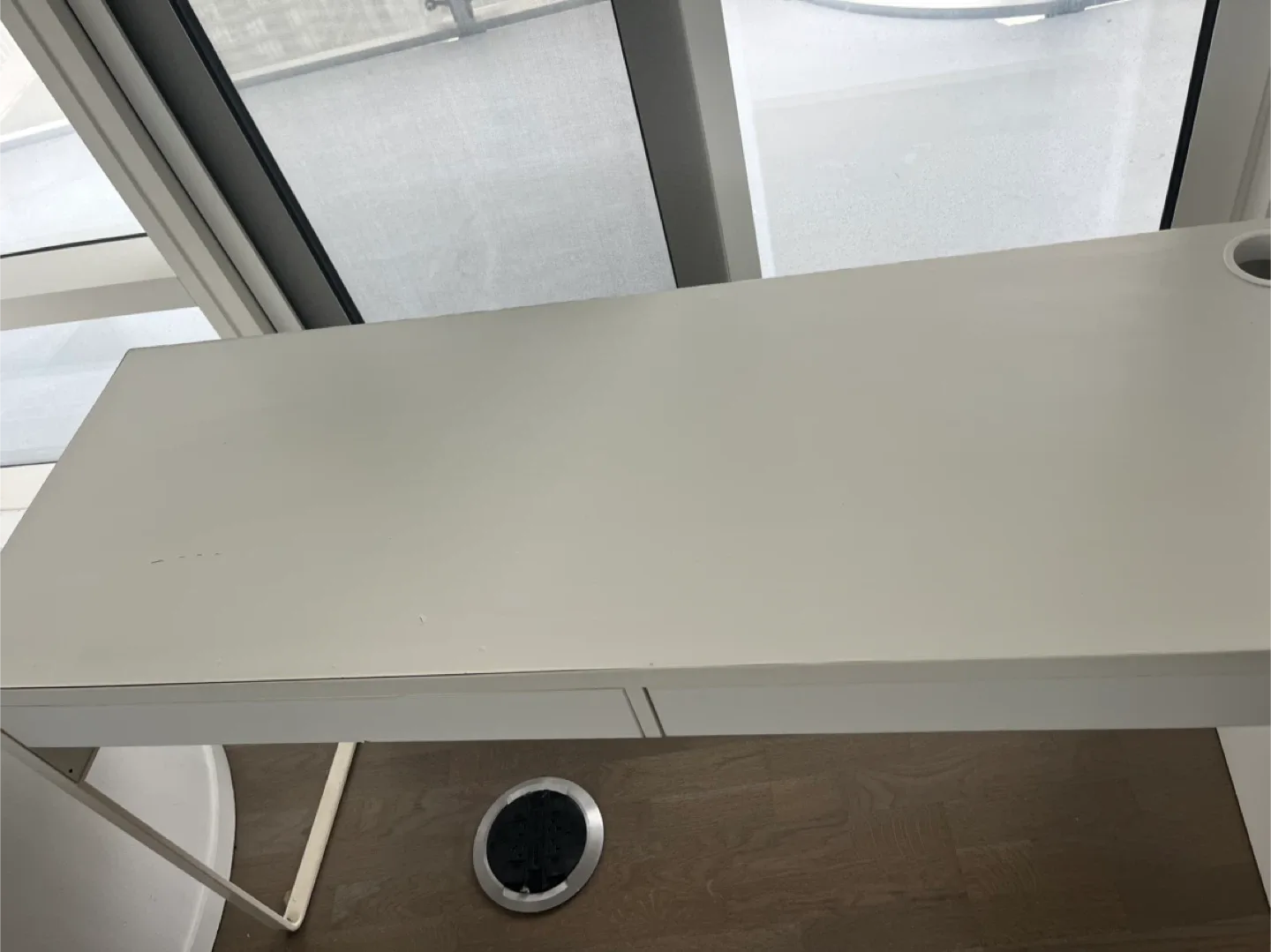 White Desk with Drawers image indicator(3)