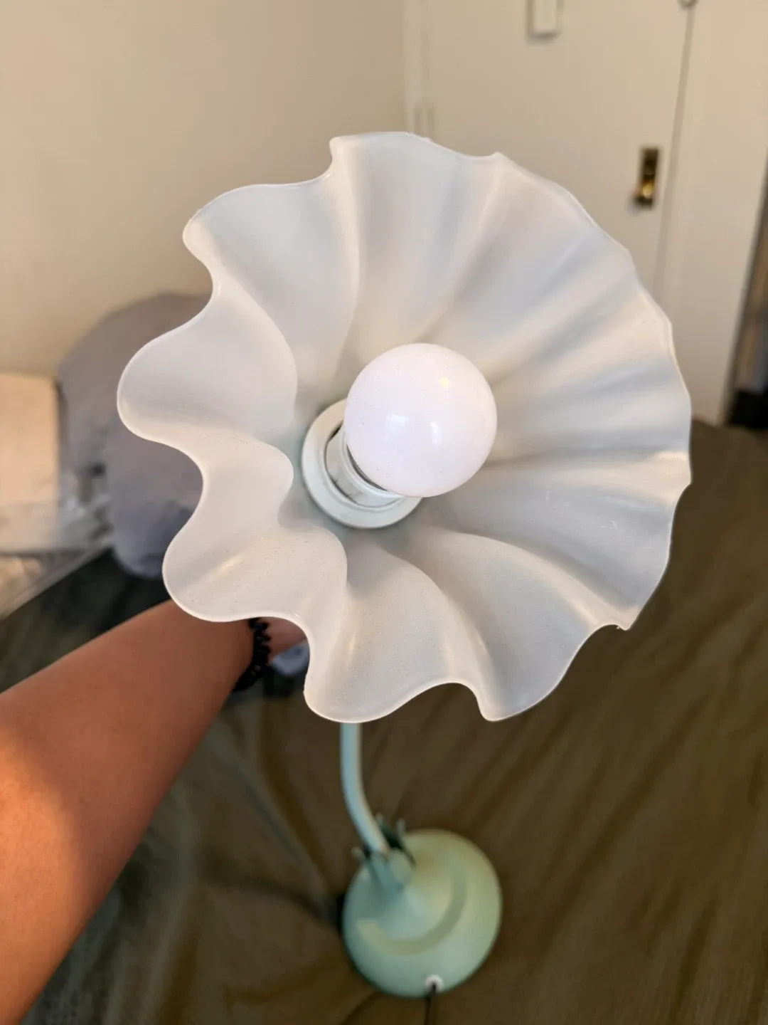 Flower Table Lamp - Green image indicator(2)