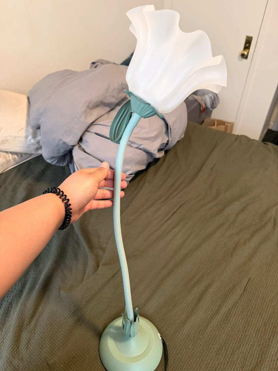 Flower Table Lamp - Green image indicator(3)