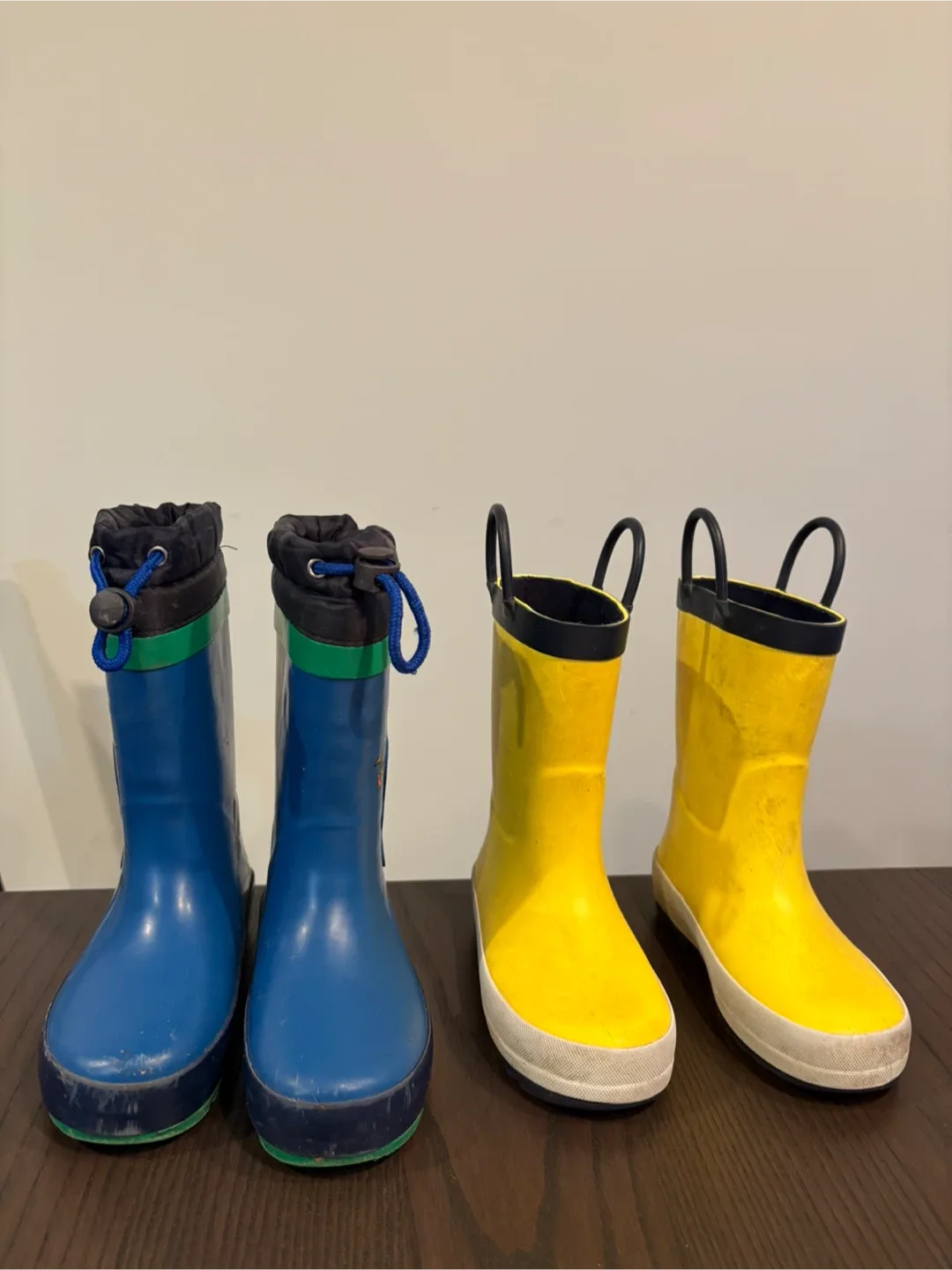 Rain boots size 8-8.5 image indicator(2)