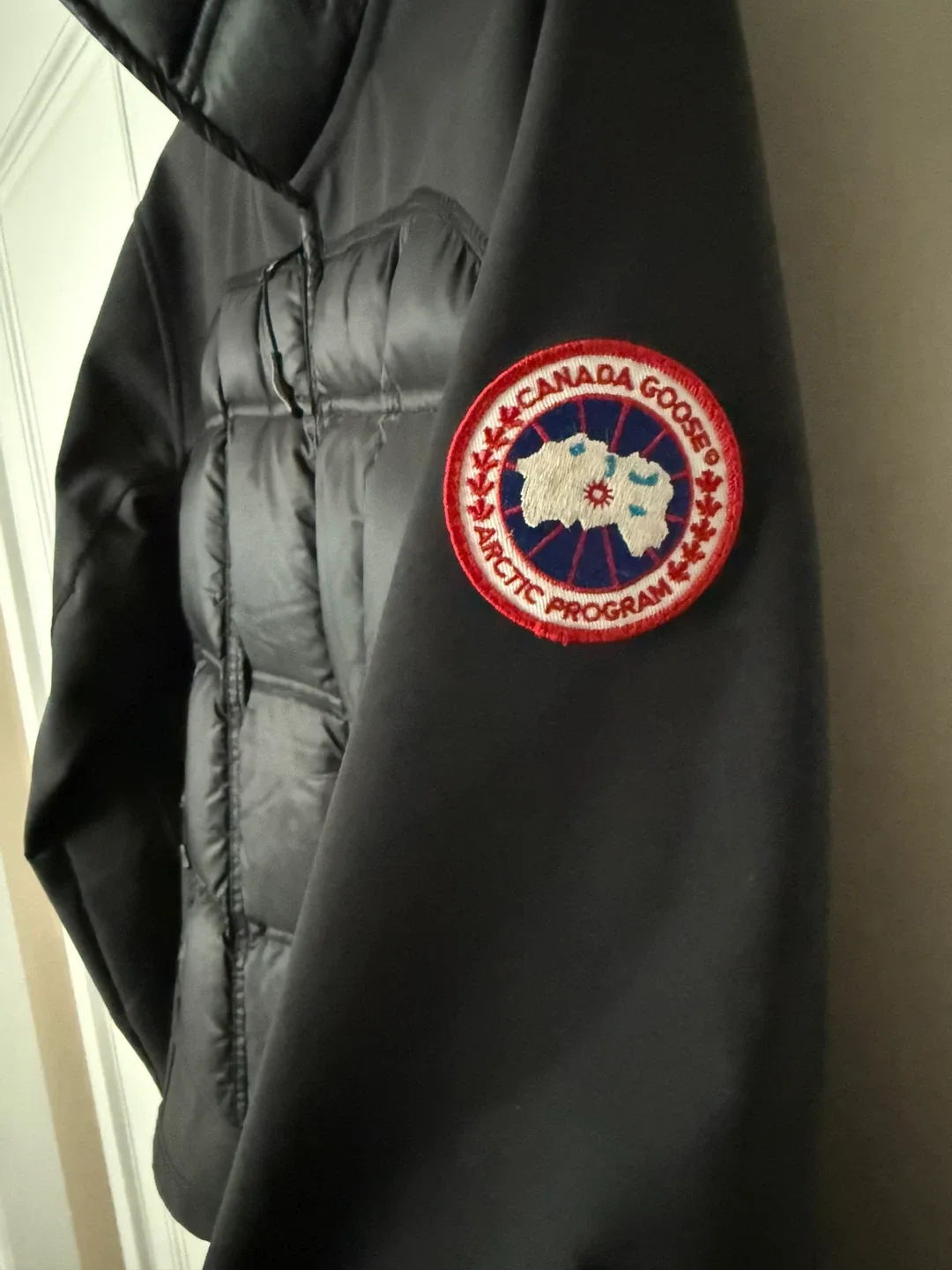 Canada Goose Hybridge Jacket image indicator(3)