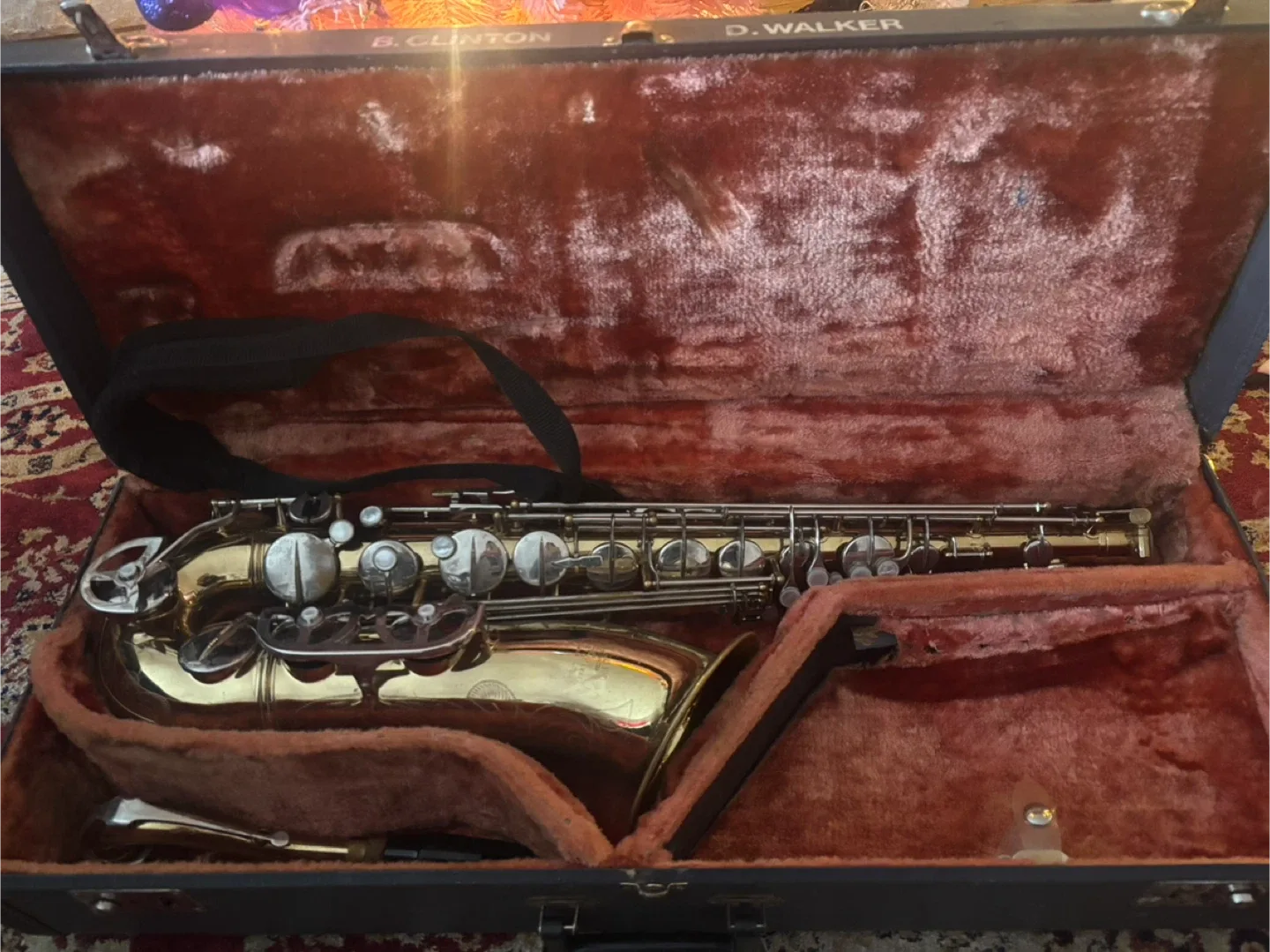 D. Walker Saxophone with Case image indicator(4)