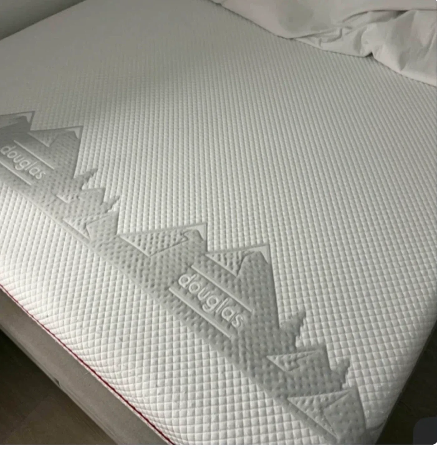 Douglas Mattress image indicator(4)