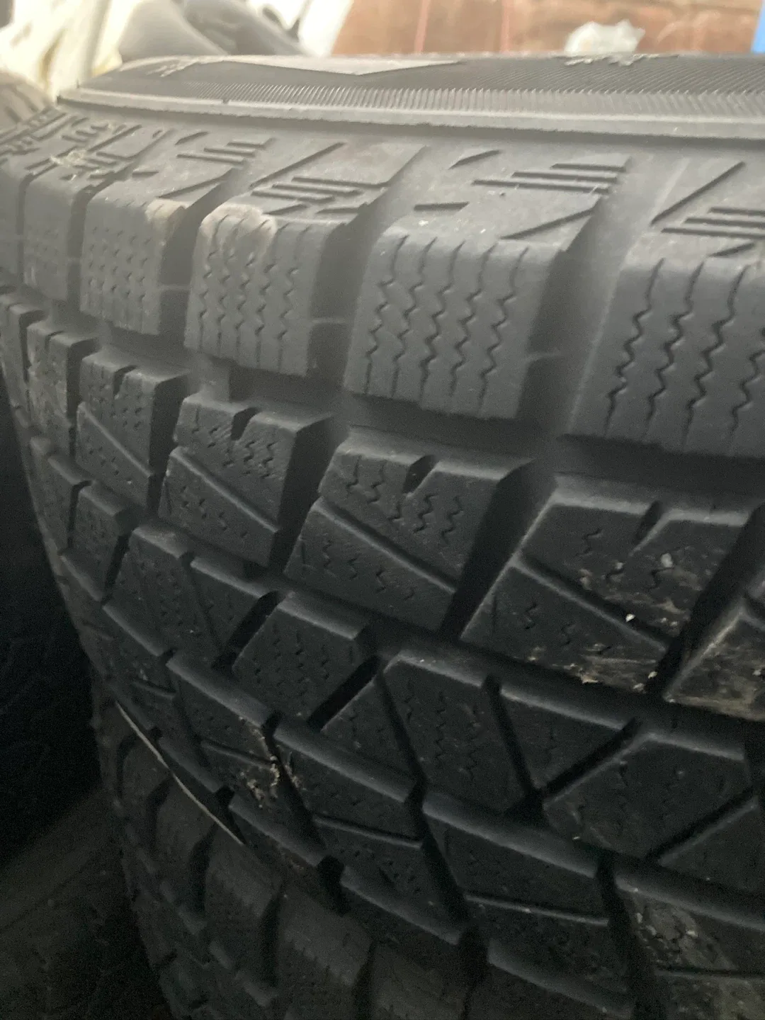 Headway Polarstar 235/70R16 106T Tire and Rims image indicator(4)