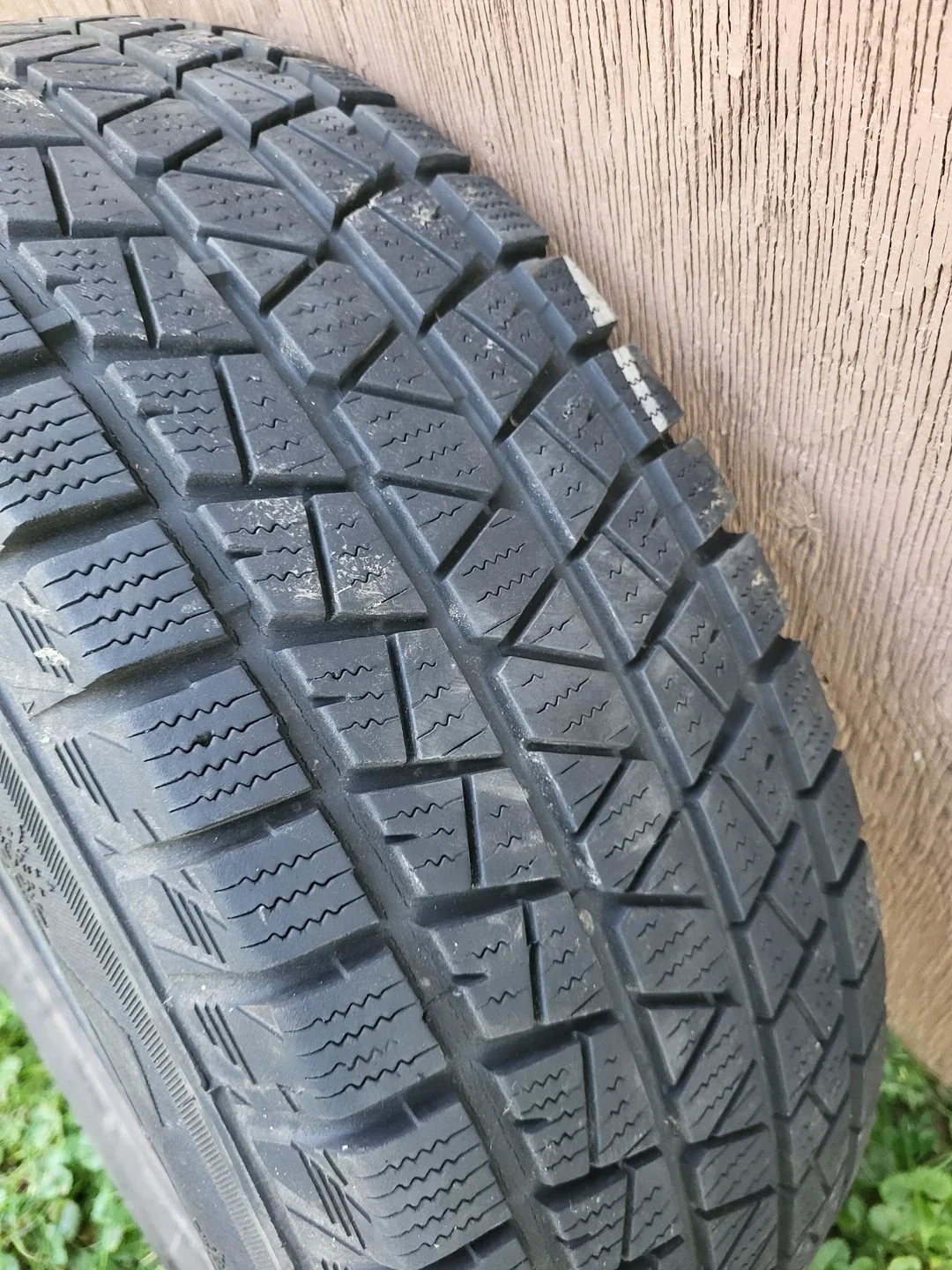 Headway Polarstar 235/70R16 106T Tire and Rims image indicator(6)