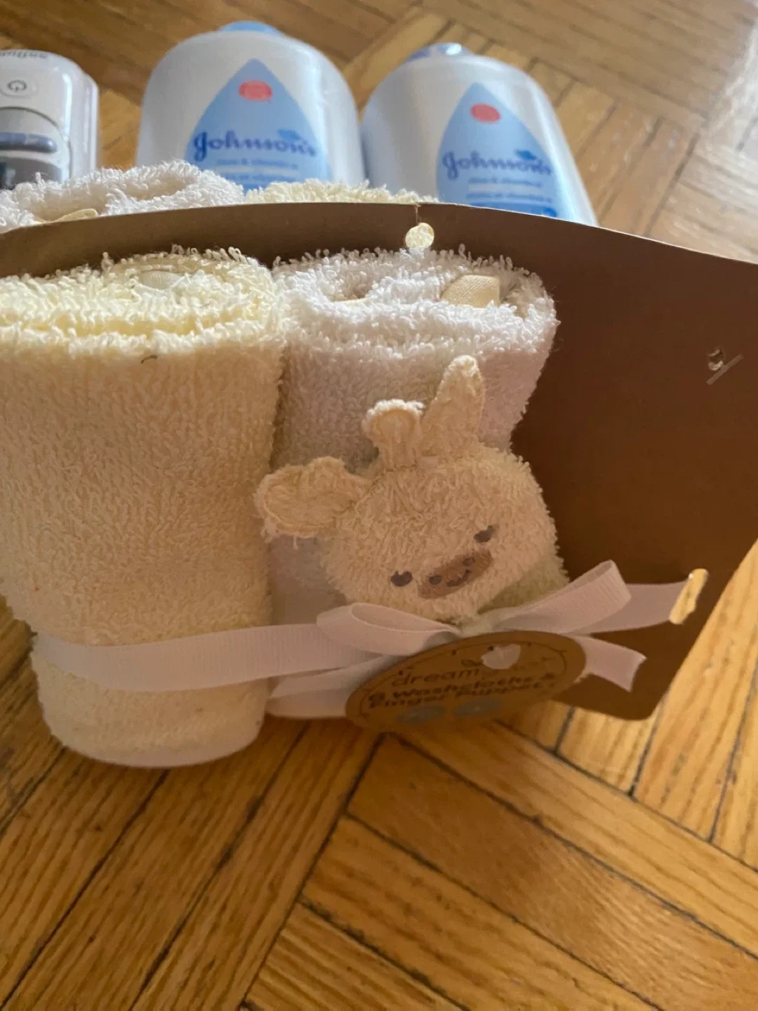 Baby Powder & Towel Set image indicator(2)