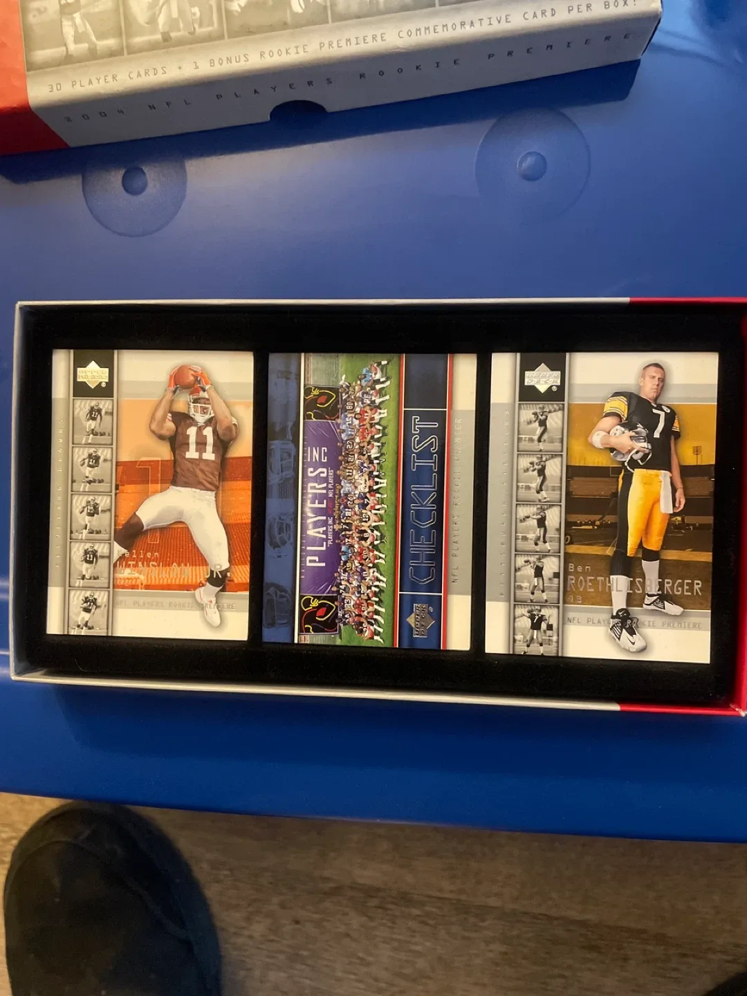 2004 NFL Players Rookie Premiere Box Set image indicator(2)