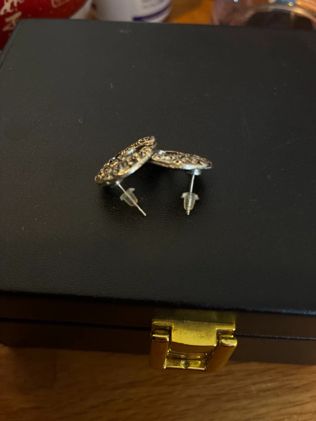 Skull Stud Earrings image indicator(2)