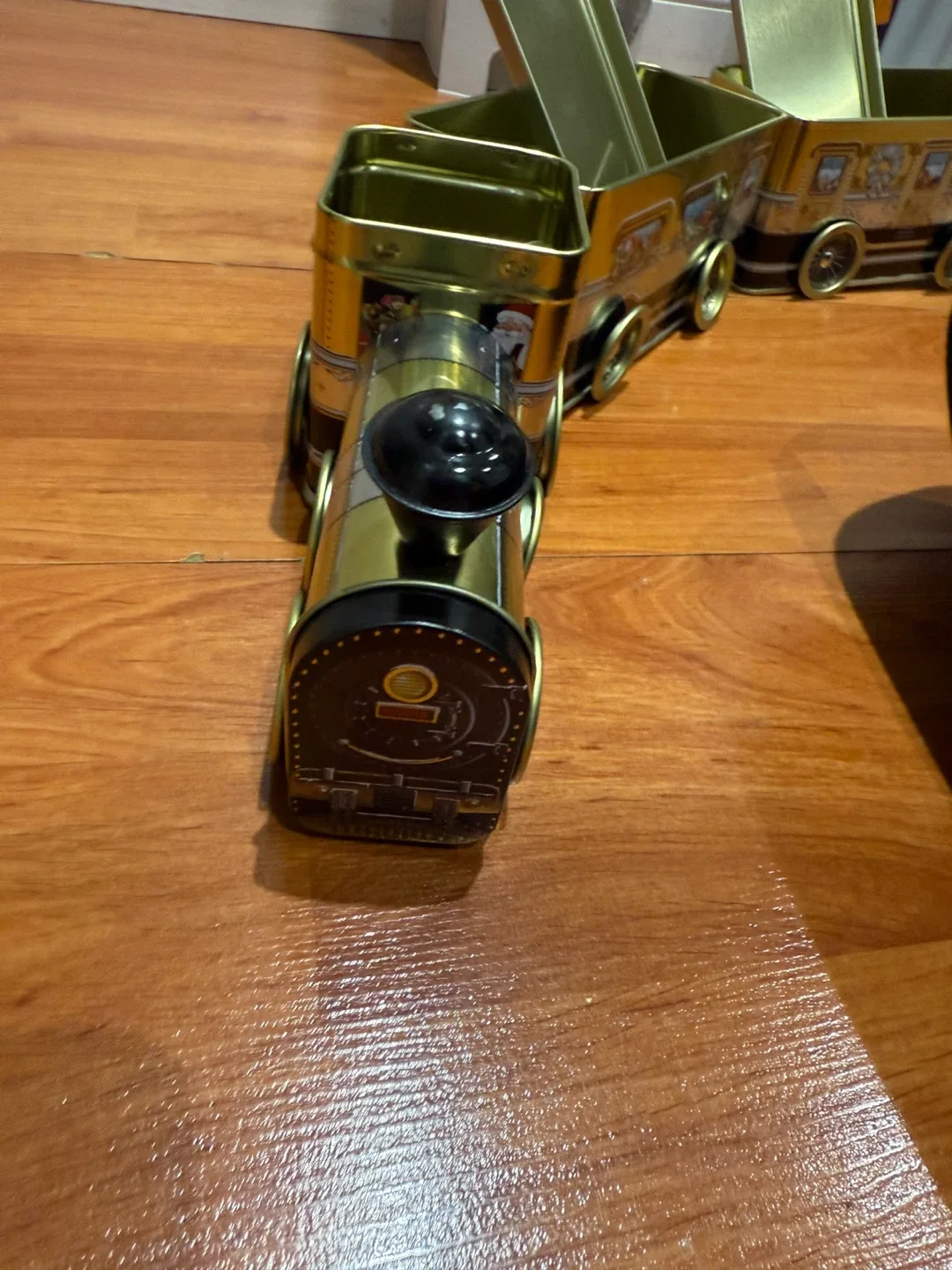 Christmas Train with carriages image indicator(5)