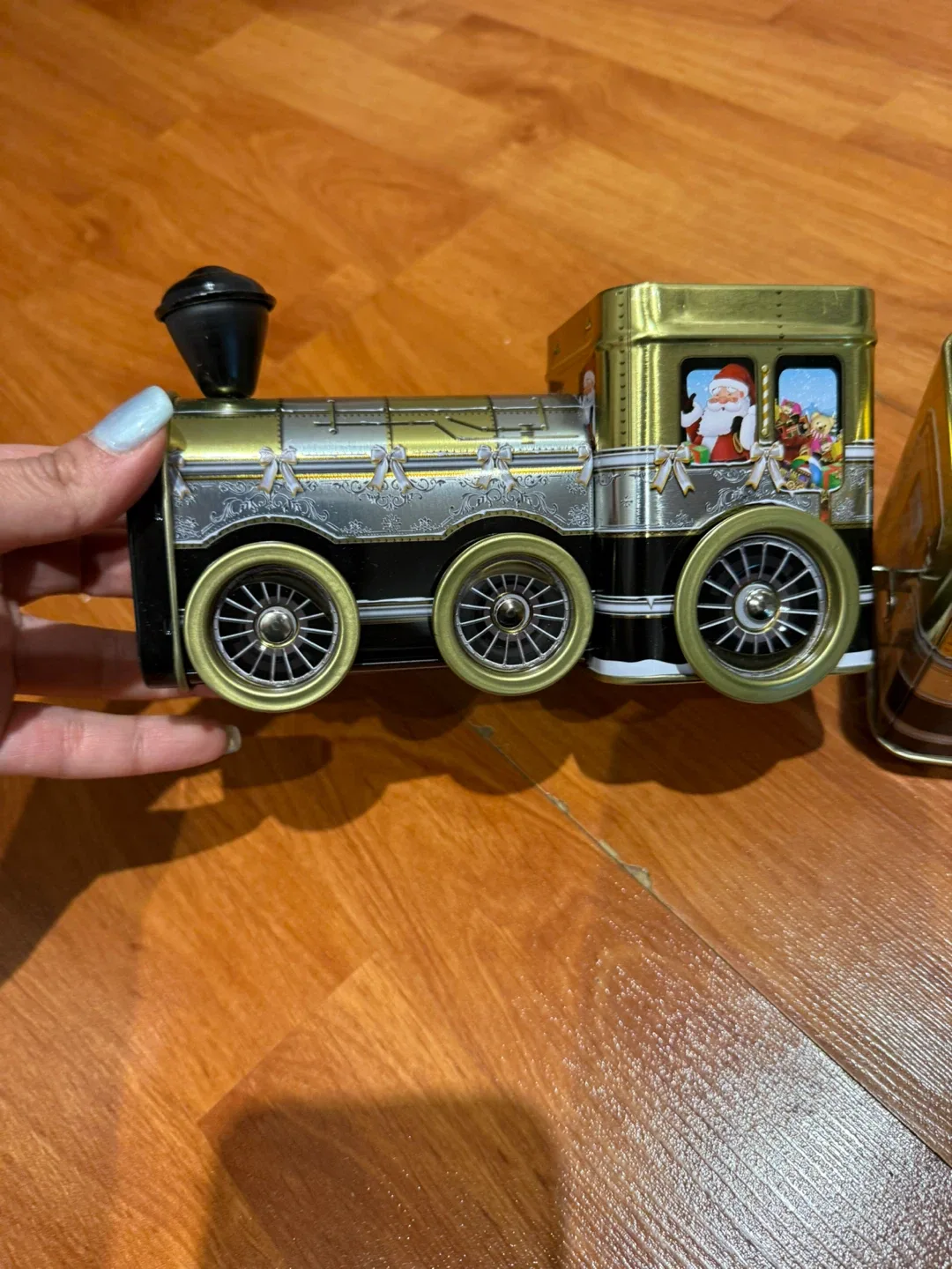 Christmas Train with carriages image indicator(4)