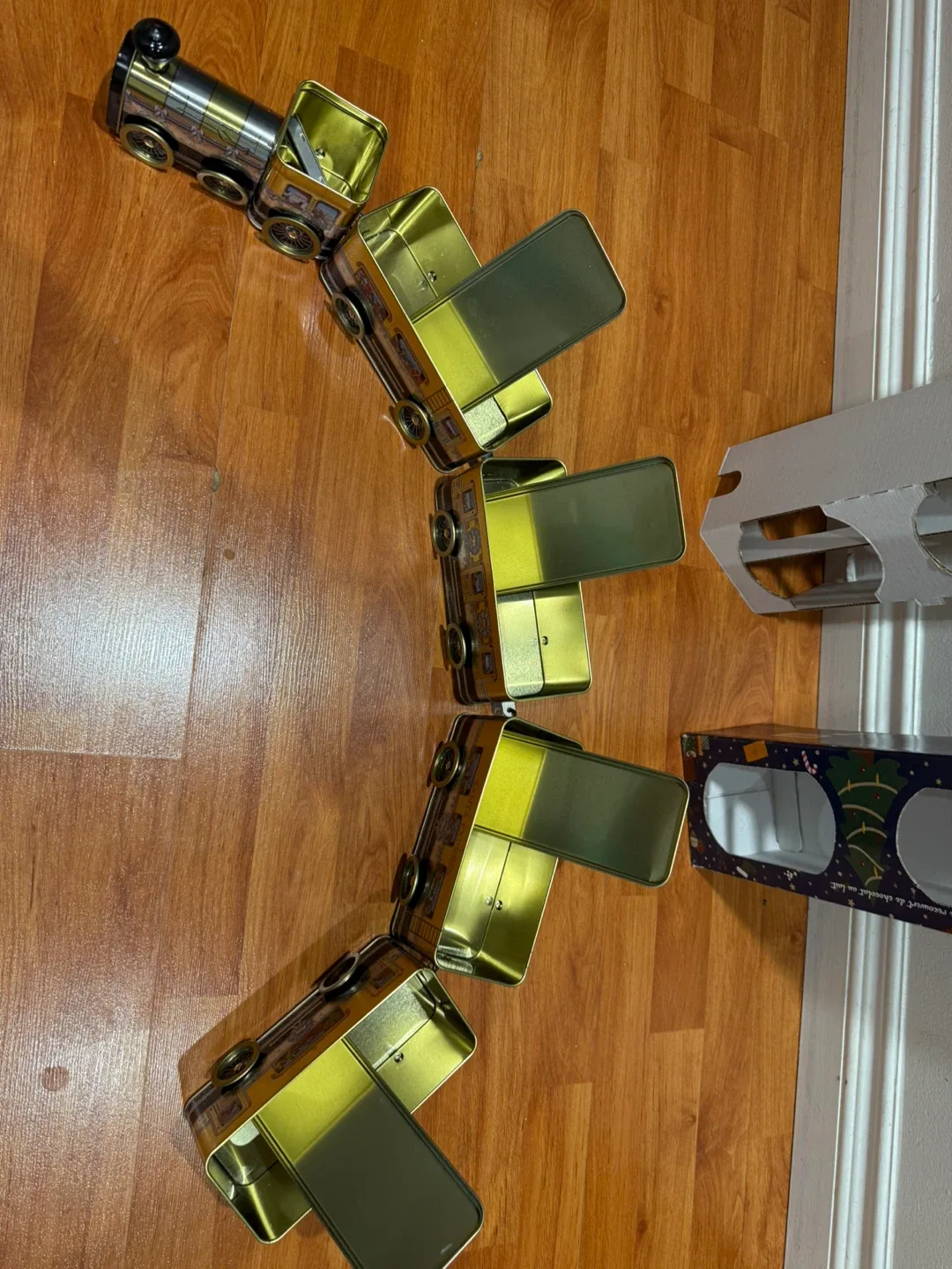 Christmas Train with carriages image indicator(3)