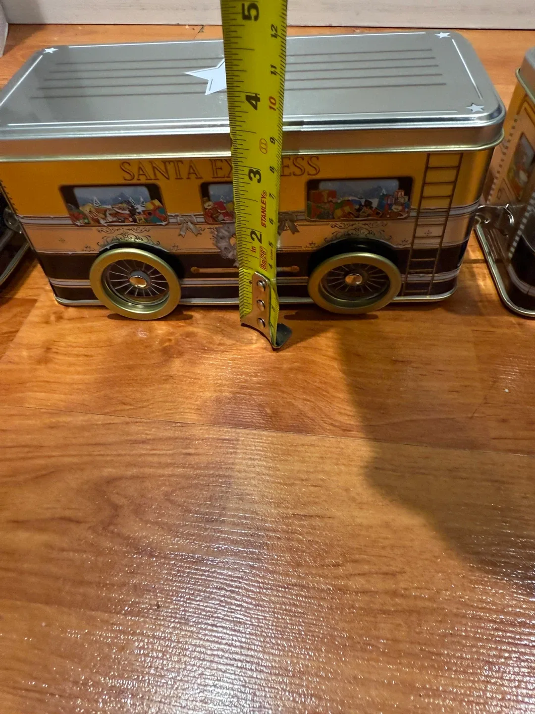 Christmas Train with carriages image indicator(7)