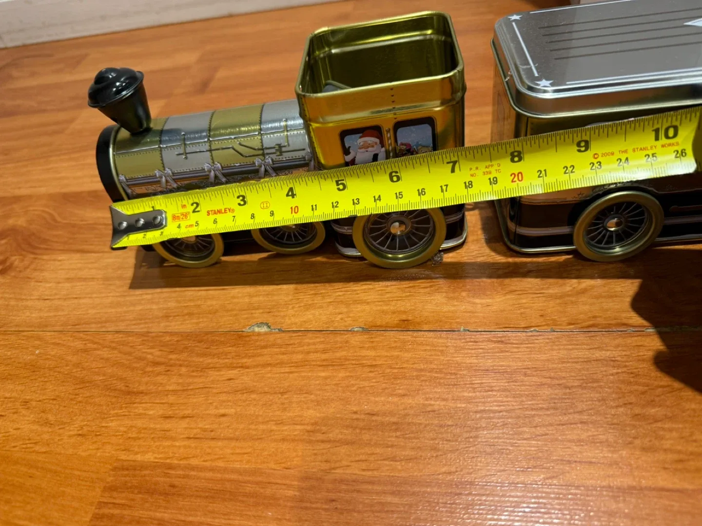 Christmas Train with carriages image indicator(8)