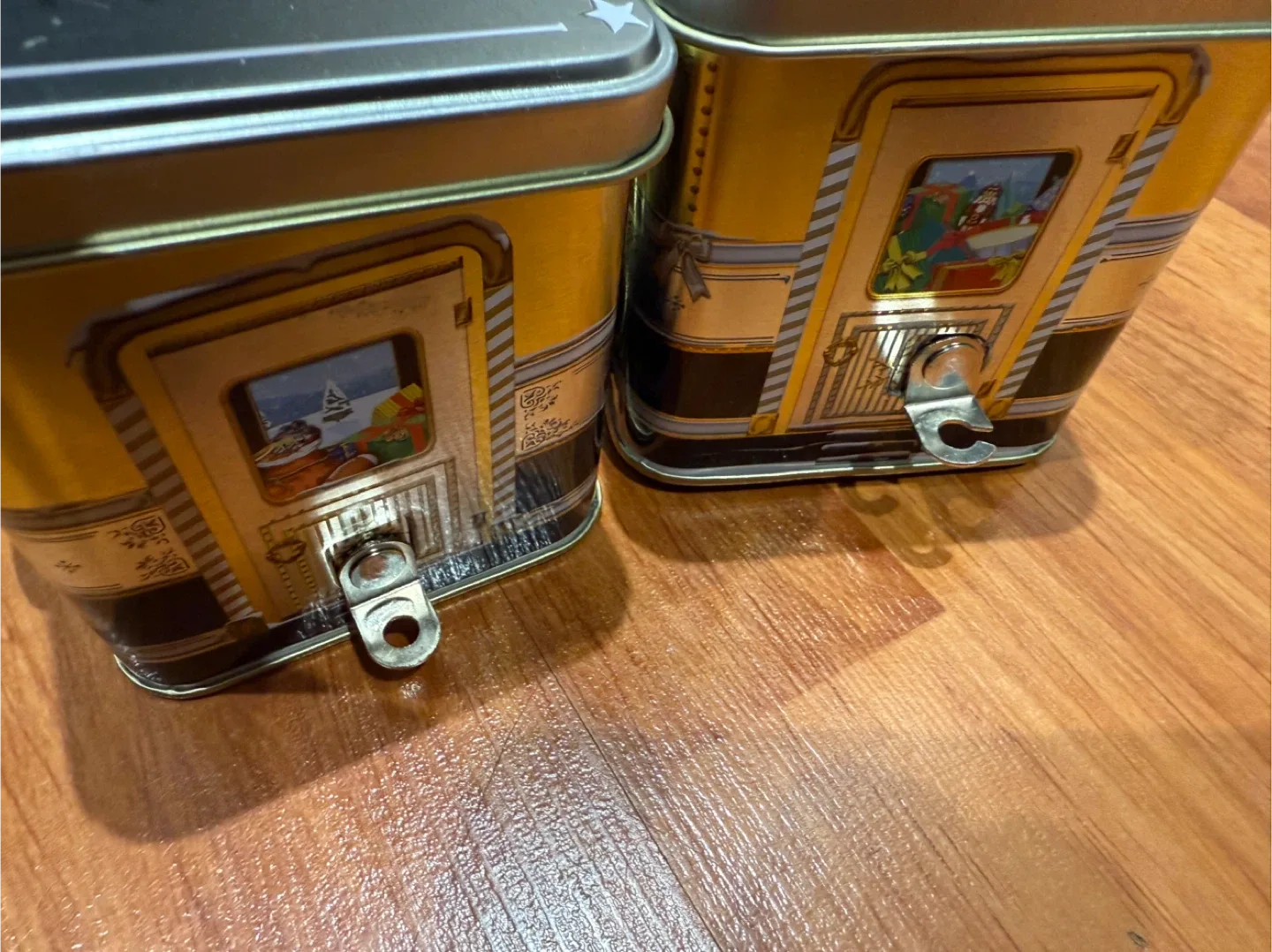 Christmas Train with carriages image indicator(9)