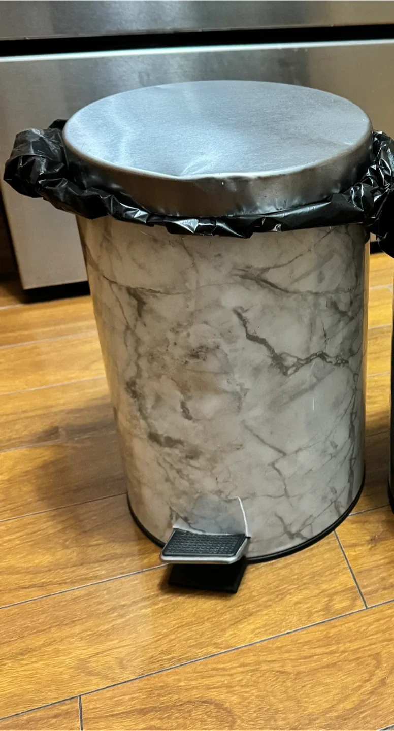 Dustbin / Trash Can