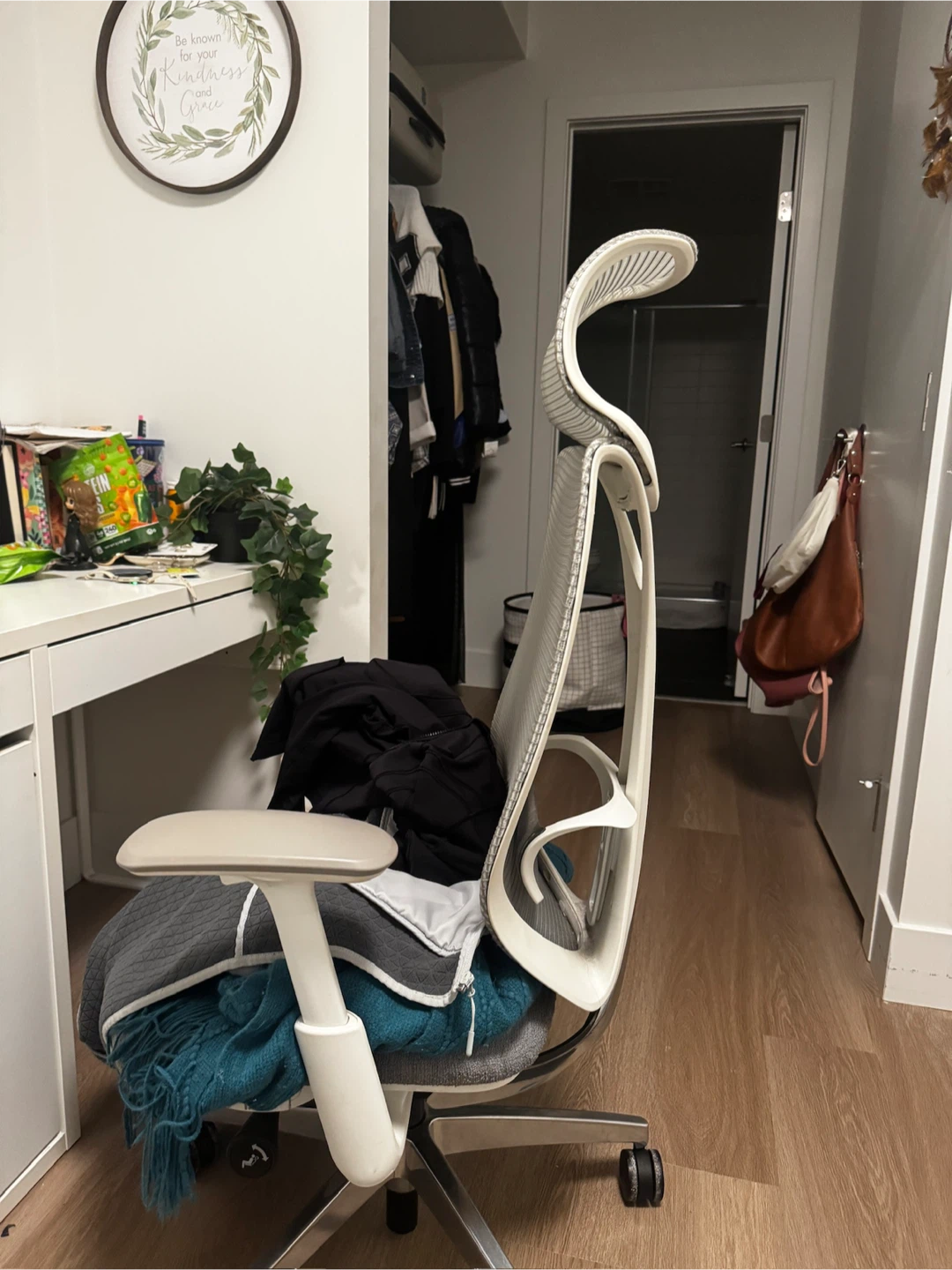 Sabrina TILT chair and table. - photo 2