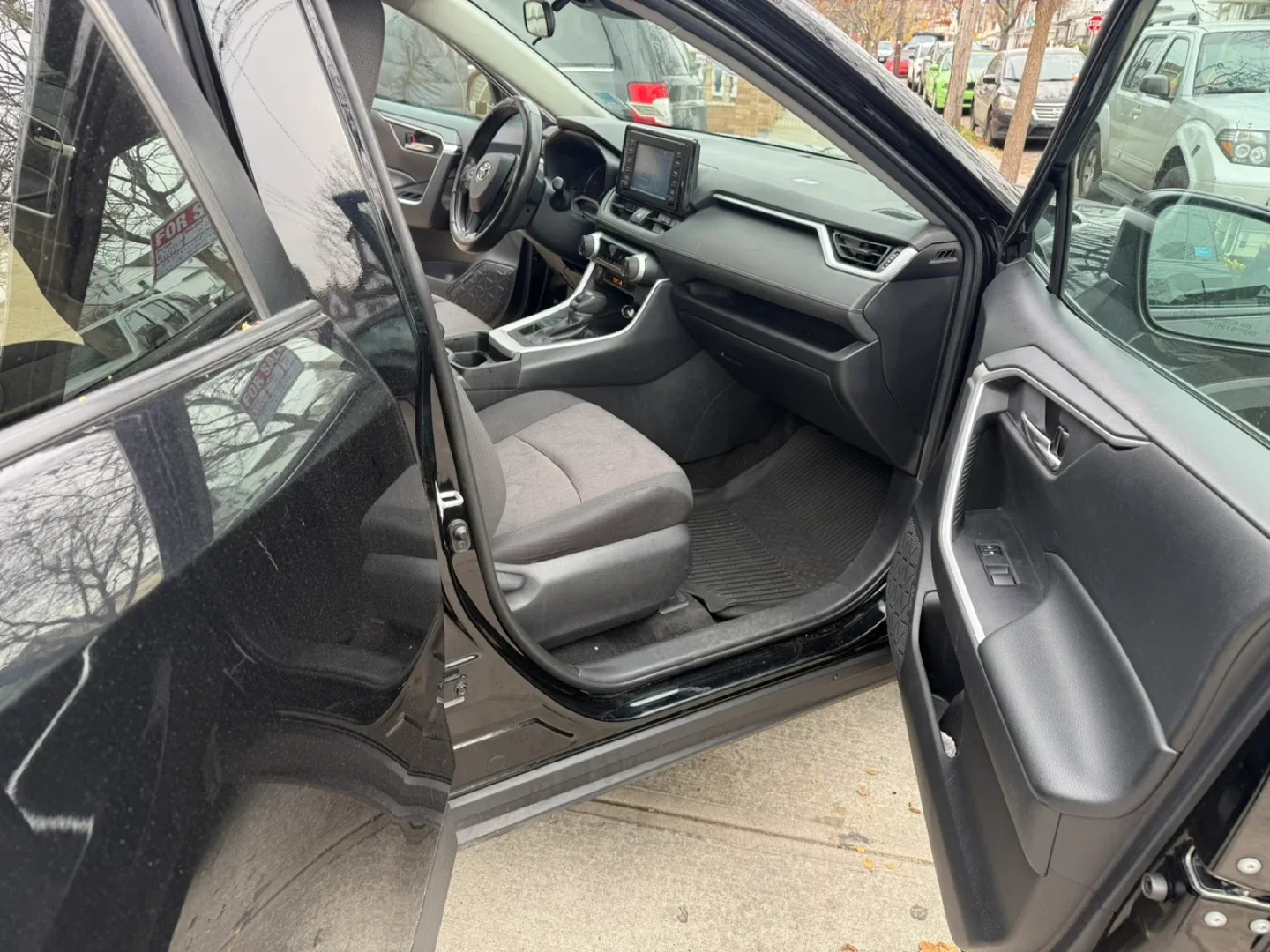 Black Toyota RAV4 SLE 2019 MODEL image indicator(6)