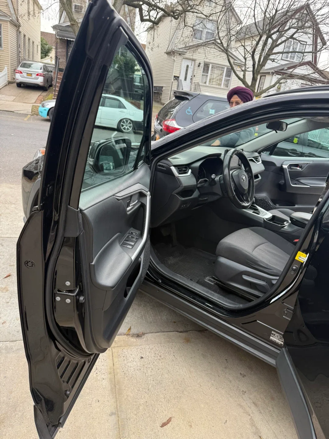 Black Toyota RAV4 SLE 2019 MODEL image indicator(7)