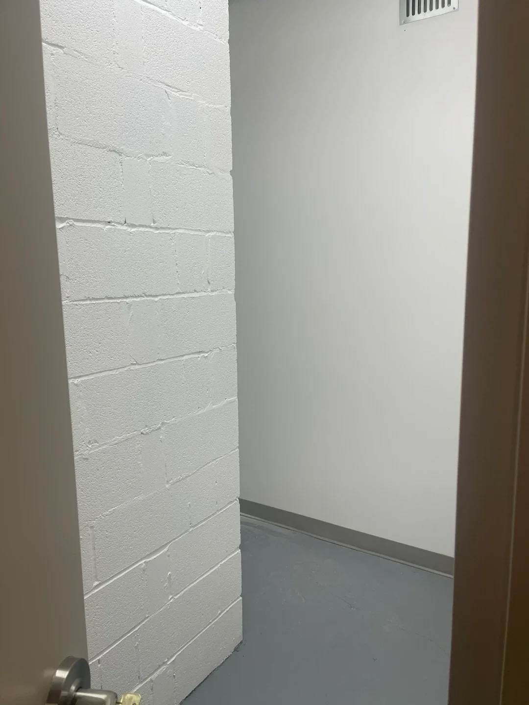 Locker room for rent in Charisma 2 Condo