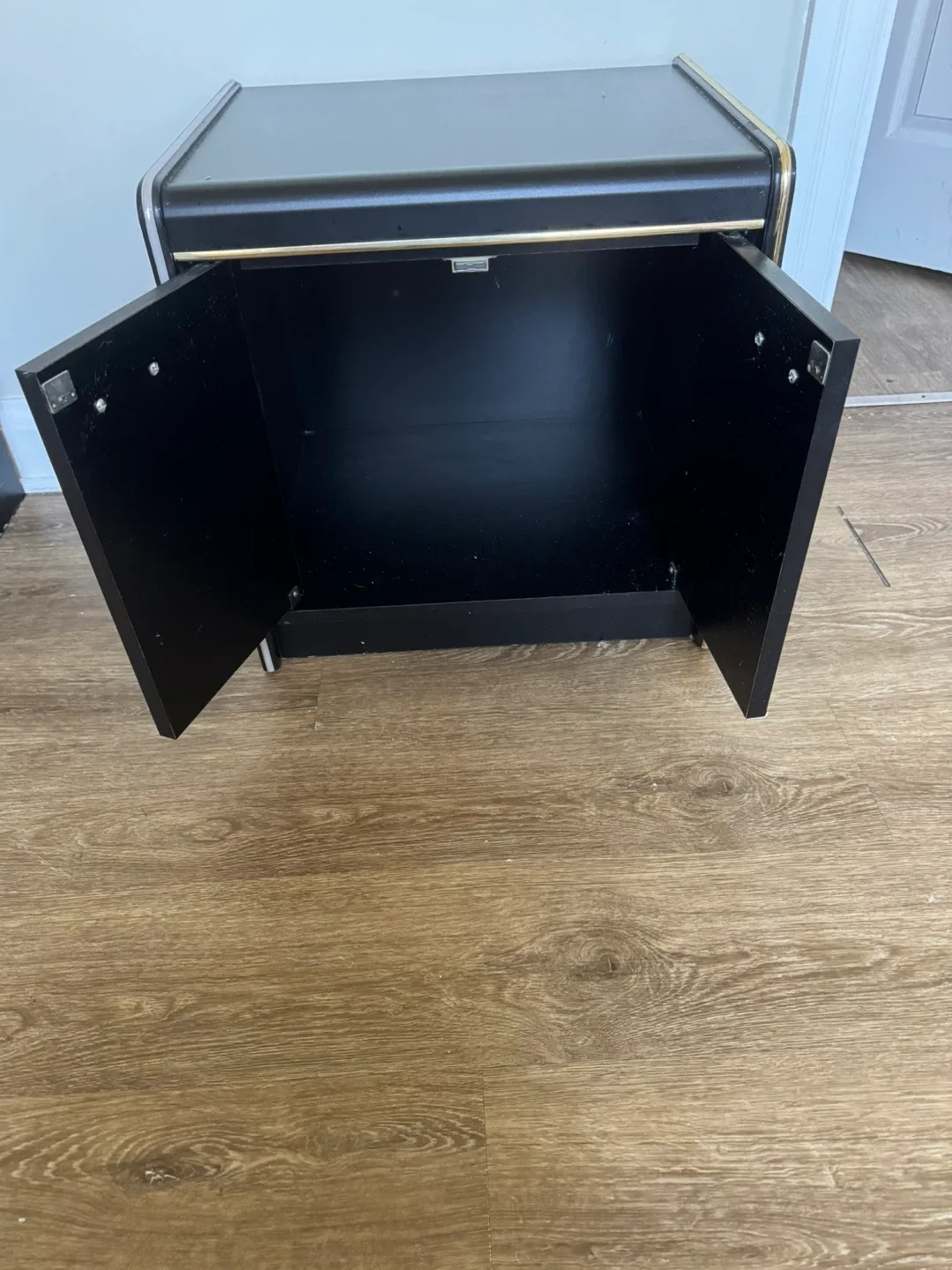 Black Cabinet image indicator(2)