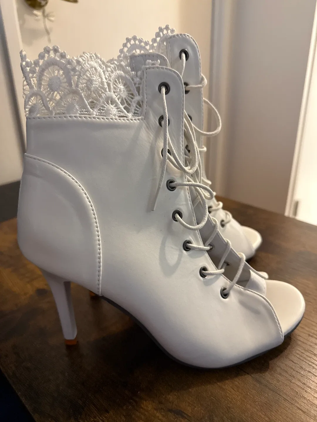 White Lace Up Heels Size 39 image indicator(3)