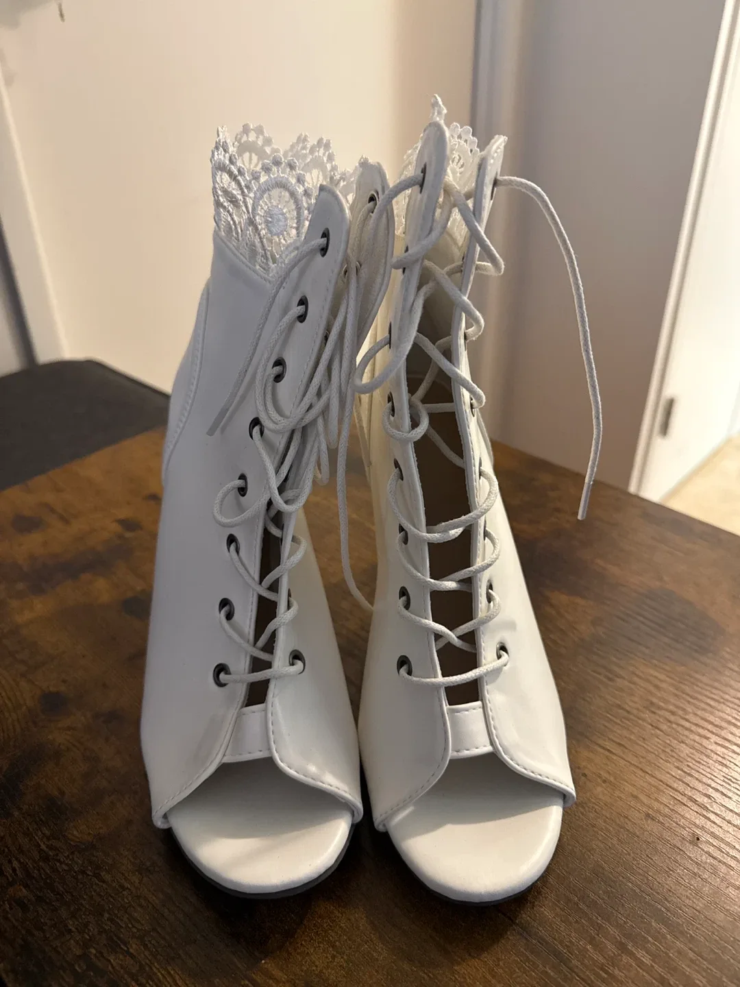 White Lace Up Heels Size 39 image indicator(2)