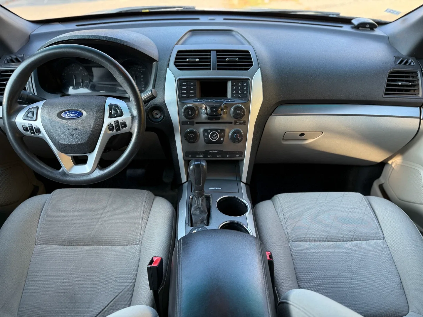 Ford Explorer SUV image indicator(5)