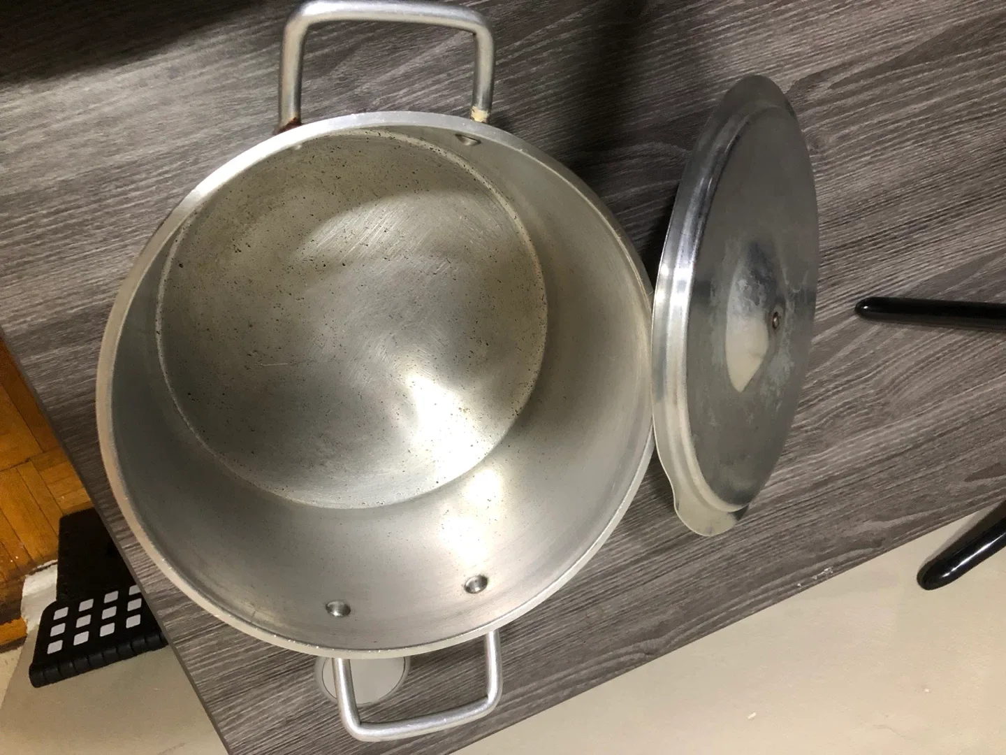 Silver Stock heavyweight Pot with Lid