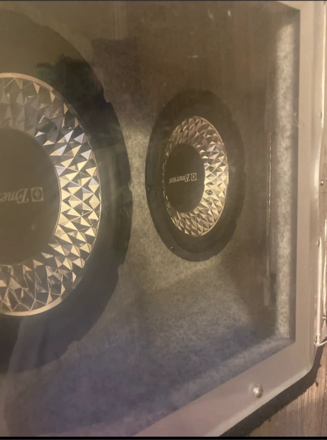 Emerson Subwoofer image indicator(3)