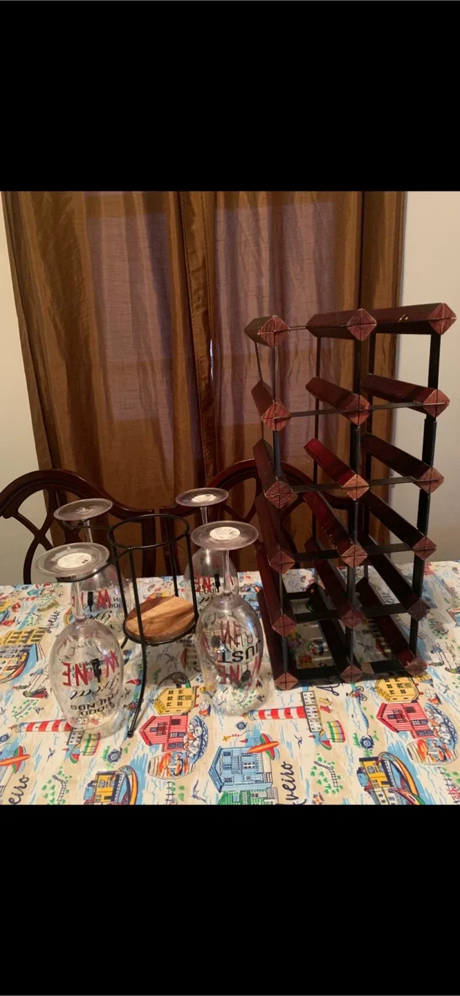 Wine Glasses & Wine Rack image indicator(4)