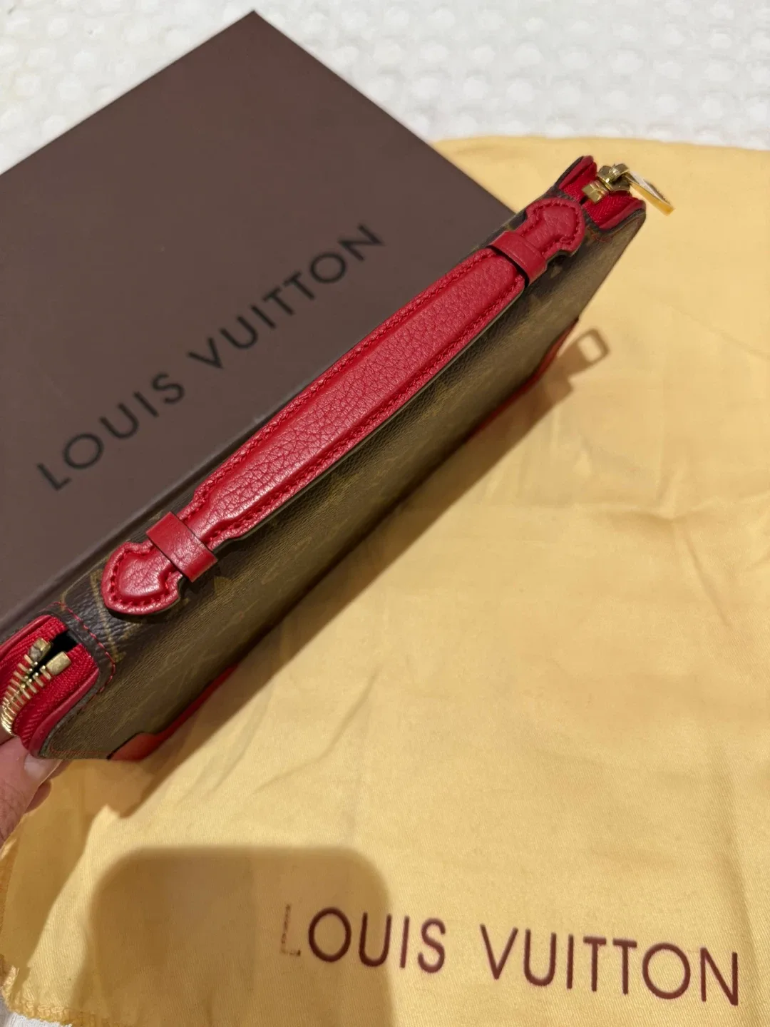 Louis Vuitton Zippy Wallet image indicator(3)