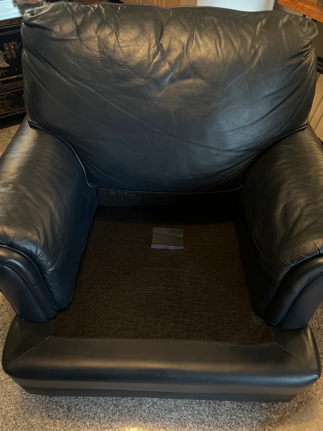 Genuine Thick Leather Armchair – Excellent Condition - photo 3