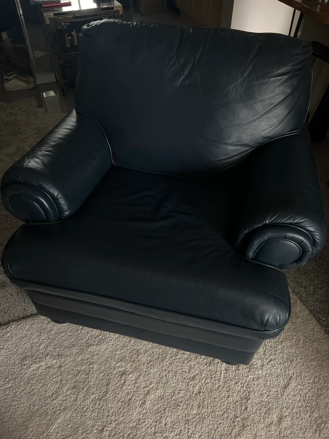 Genuine Thick Leather Armchair – Excellent Condition - photo 5