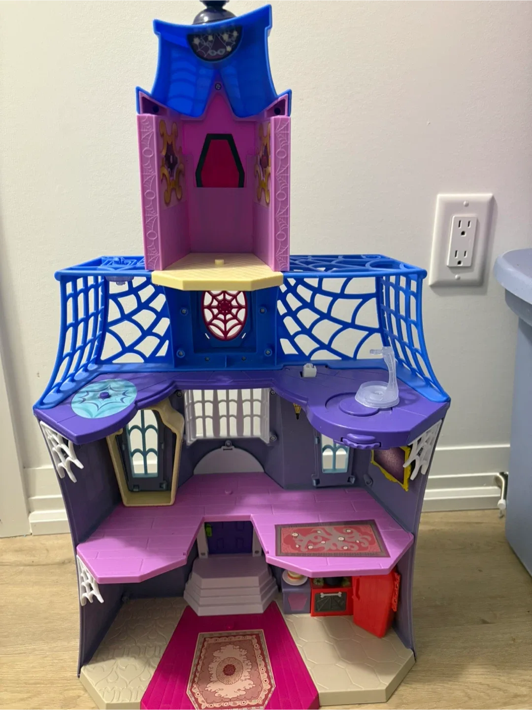 Vamparina Dollhouse image indicator(2)