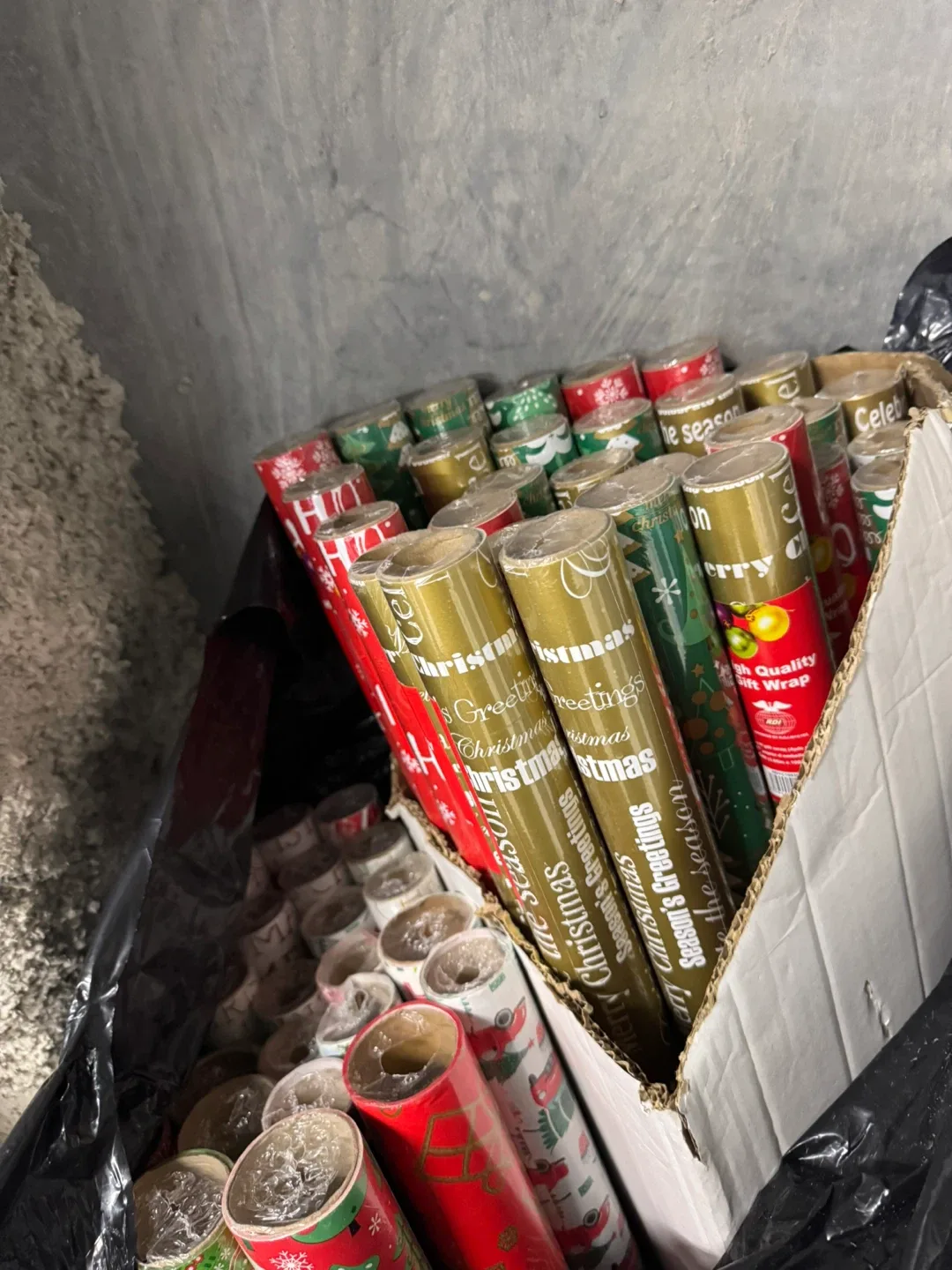 Wrapping Paper Rolls - Christmas Themes image indicator(2)