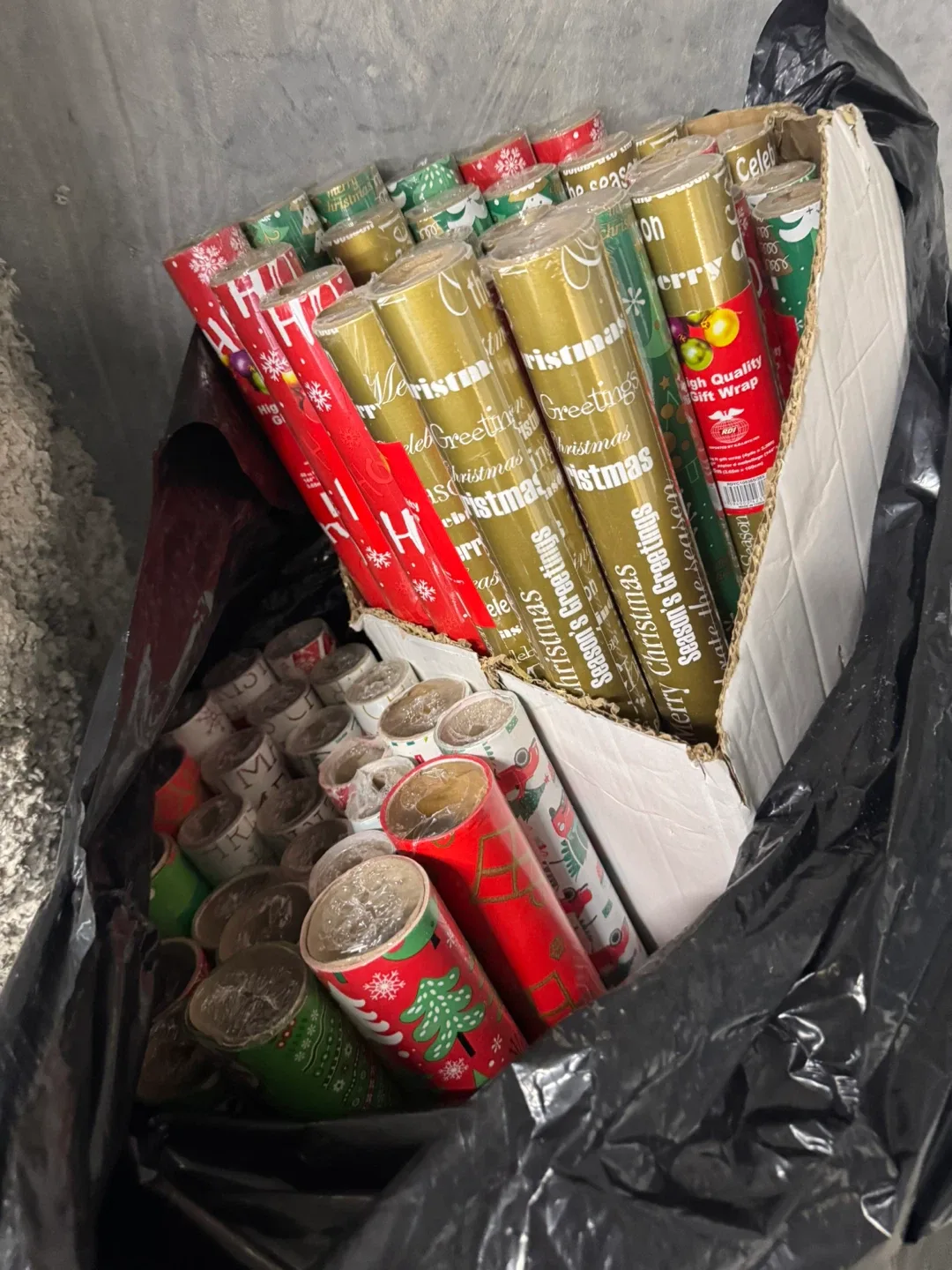 Wrapping Paper Rolls - Christmas Themes image indicator(3)